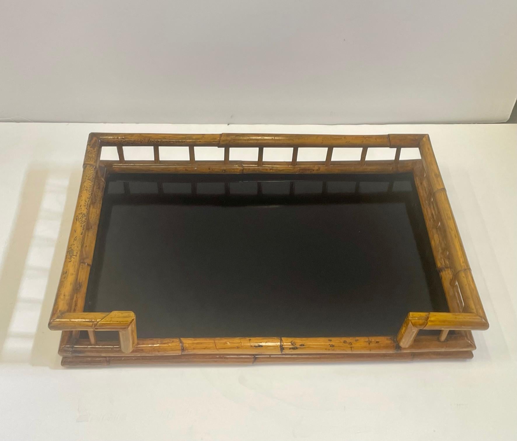 Late 20th Century Sophisticated Rattan Tray on Stand with Black Laminate Top
