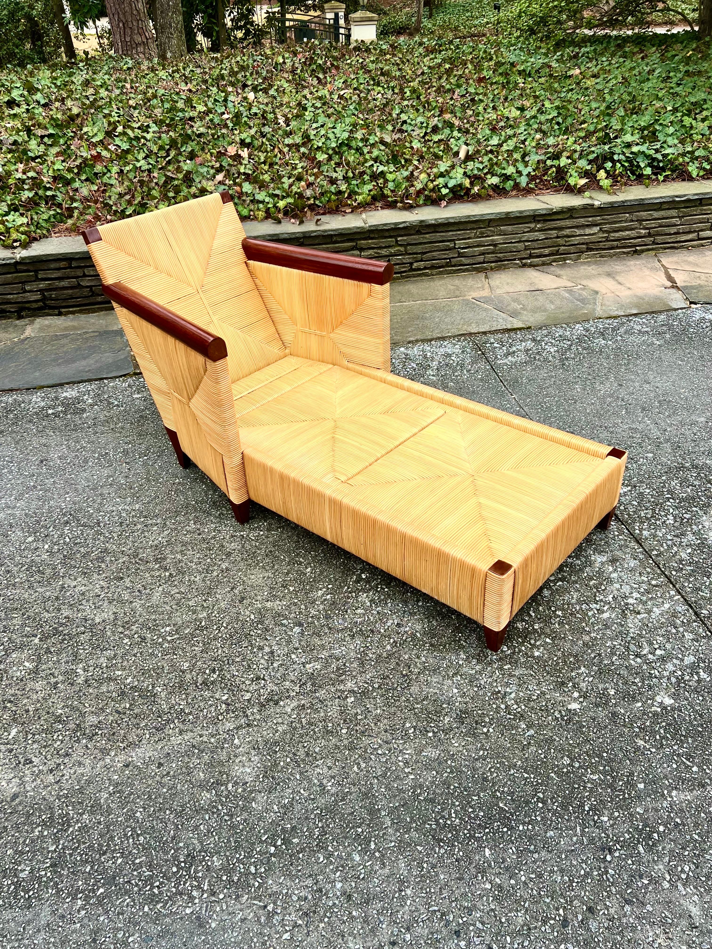 Chaise longue sophistiquée restaurée en jonc de John Hutton pour Donghia en vente 8
