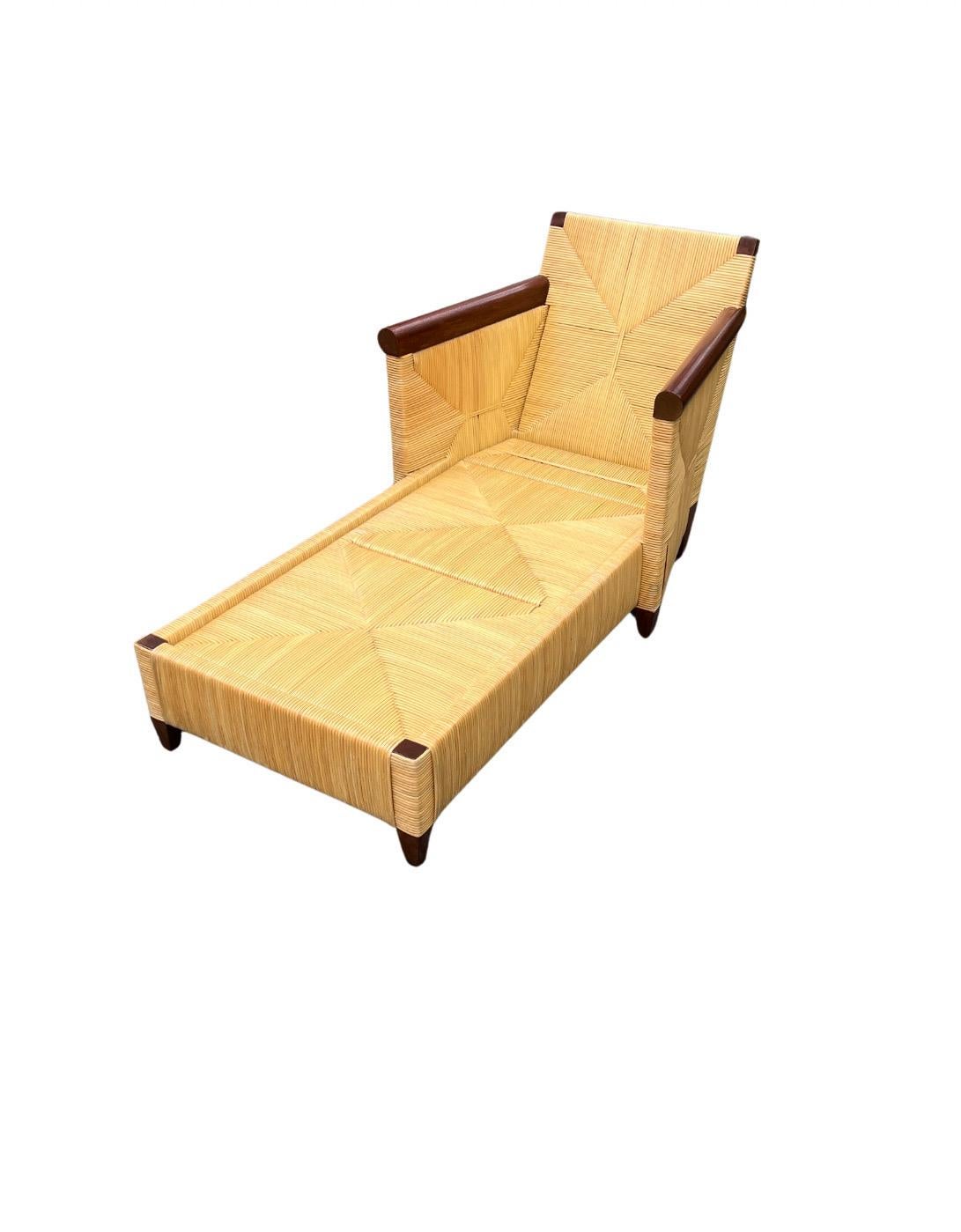 Sofisticata chaise longue in canna di giunco restaurata di John Hutton per Donghia in vendita 11