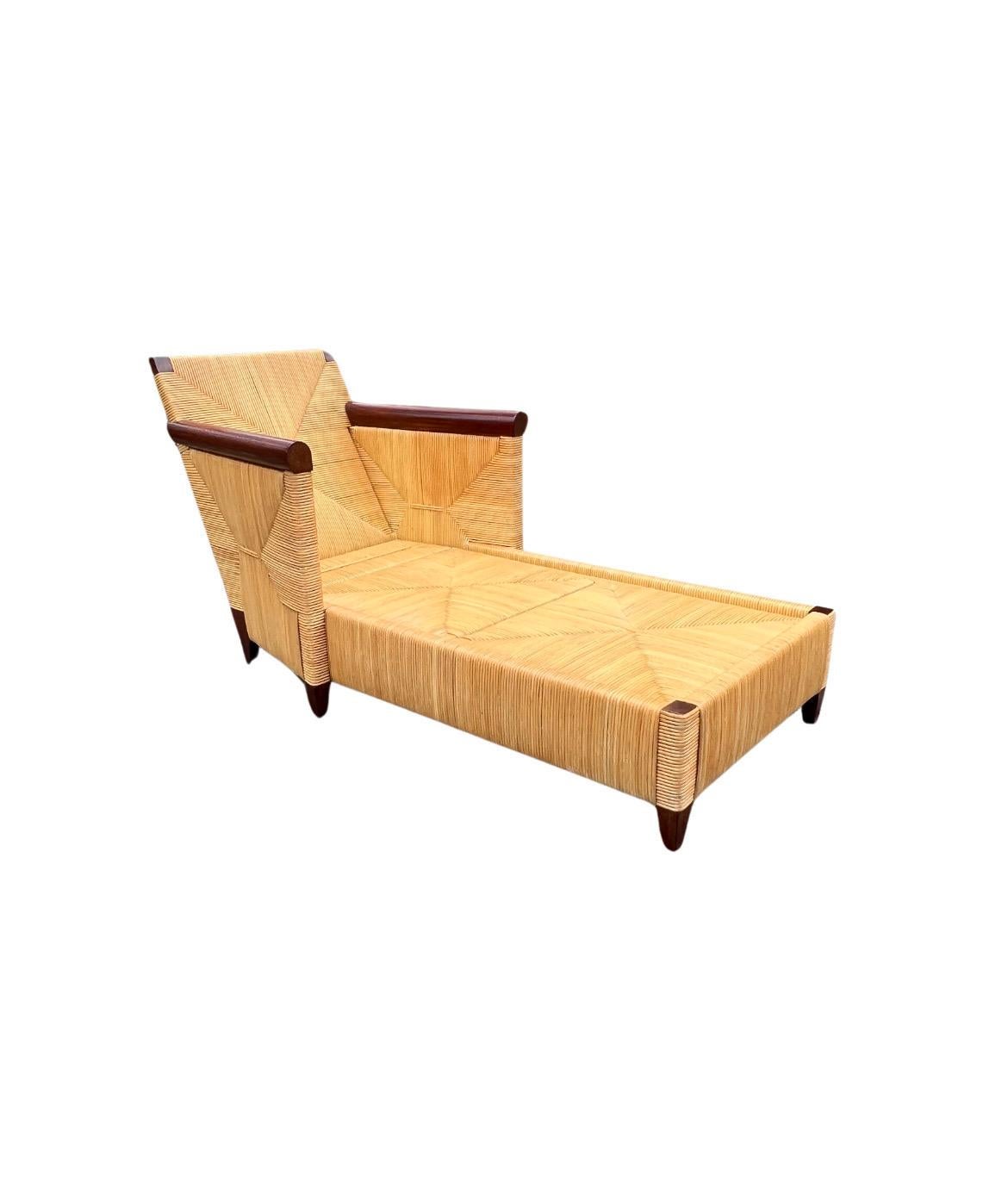 Sofisticata chaise longue in canna di giunco restaurata di John Hutton per Donghia in vendita 12