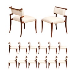 Sofisticato set restaurato di 14 sedie Klismos in legno di noce di Charles Allen