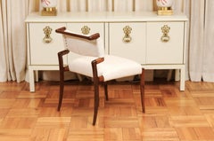 Aufwändig restaurierter Satz von 8 Klismos-Beistellstühlen aus Nussbaum nach Charles Allen