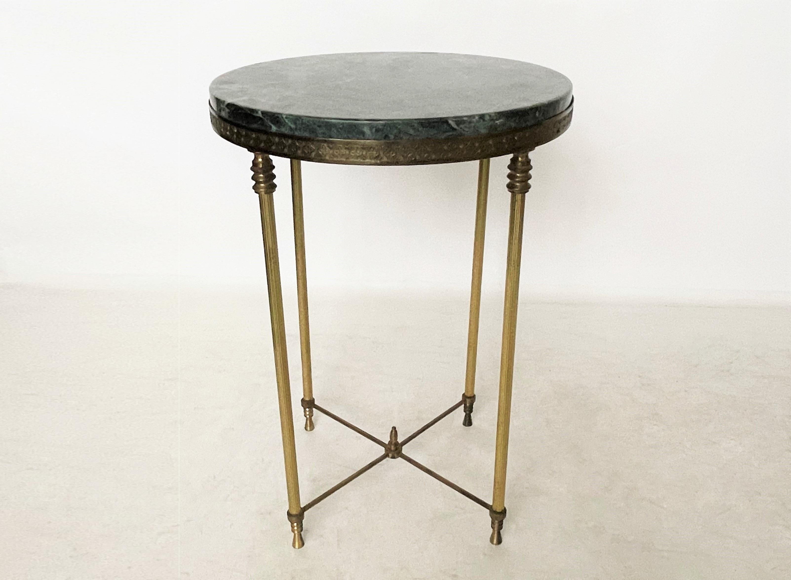 French Sophisticated Round Maison Jansen Style Brass Drink Table with Green Marble Top For Sale