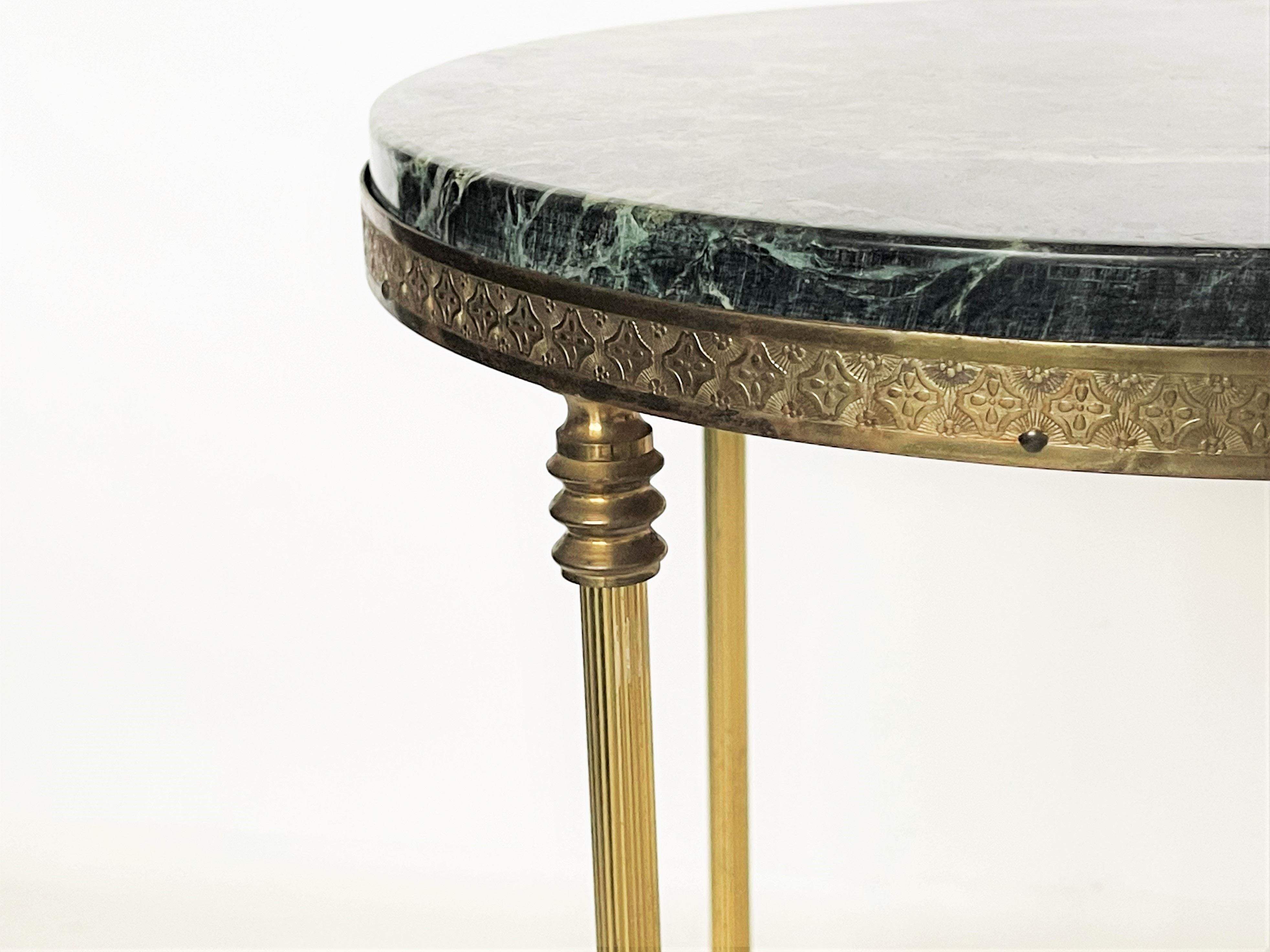 Sophisticated Round Maison Jansen Style Brass Drink Table with Green Marble Top In Good Condition For Sale In Dallas, TX