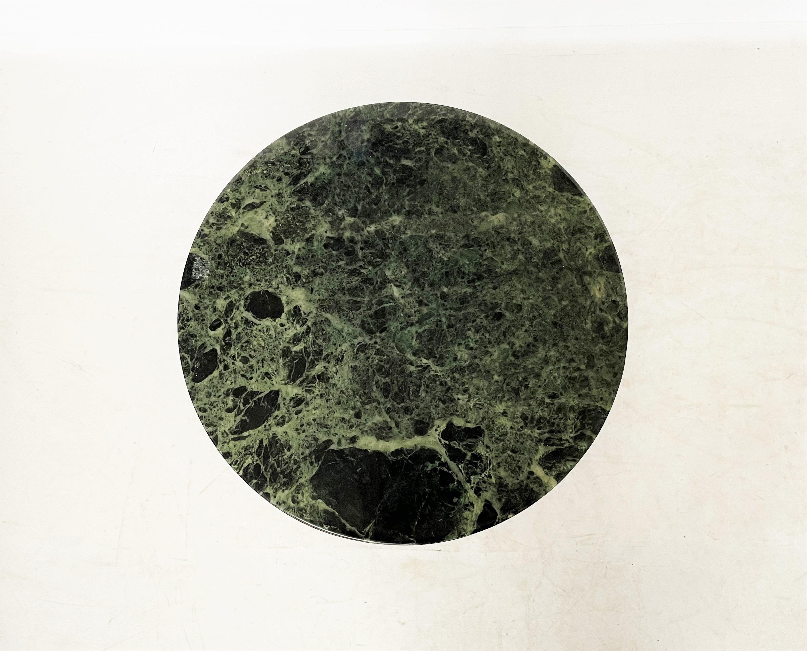 Sophisticated Round Maison Jansen Style Brass Drink Table with Green Marble Top For Sale 1