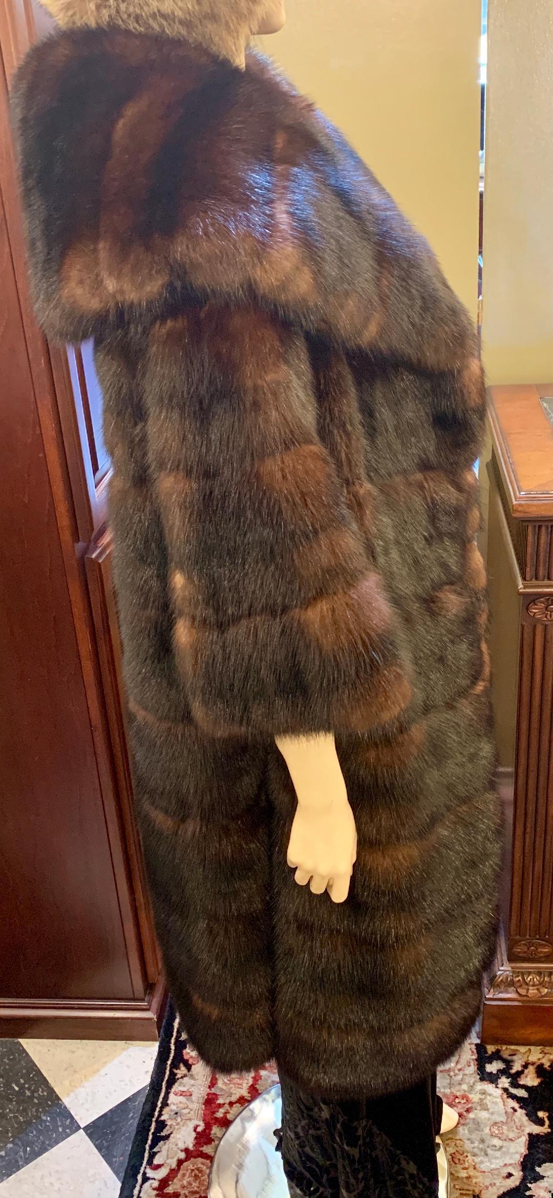 Manteau sophistiqué russe en fourrure de zibeline, manches 3/4 de long en vente 2
