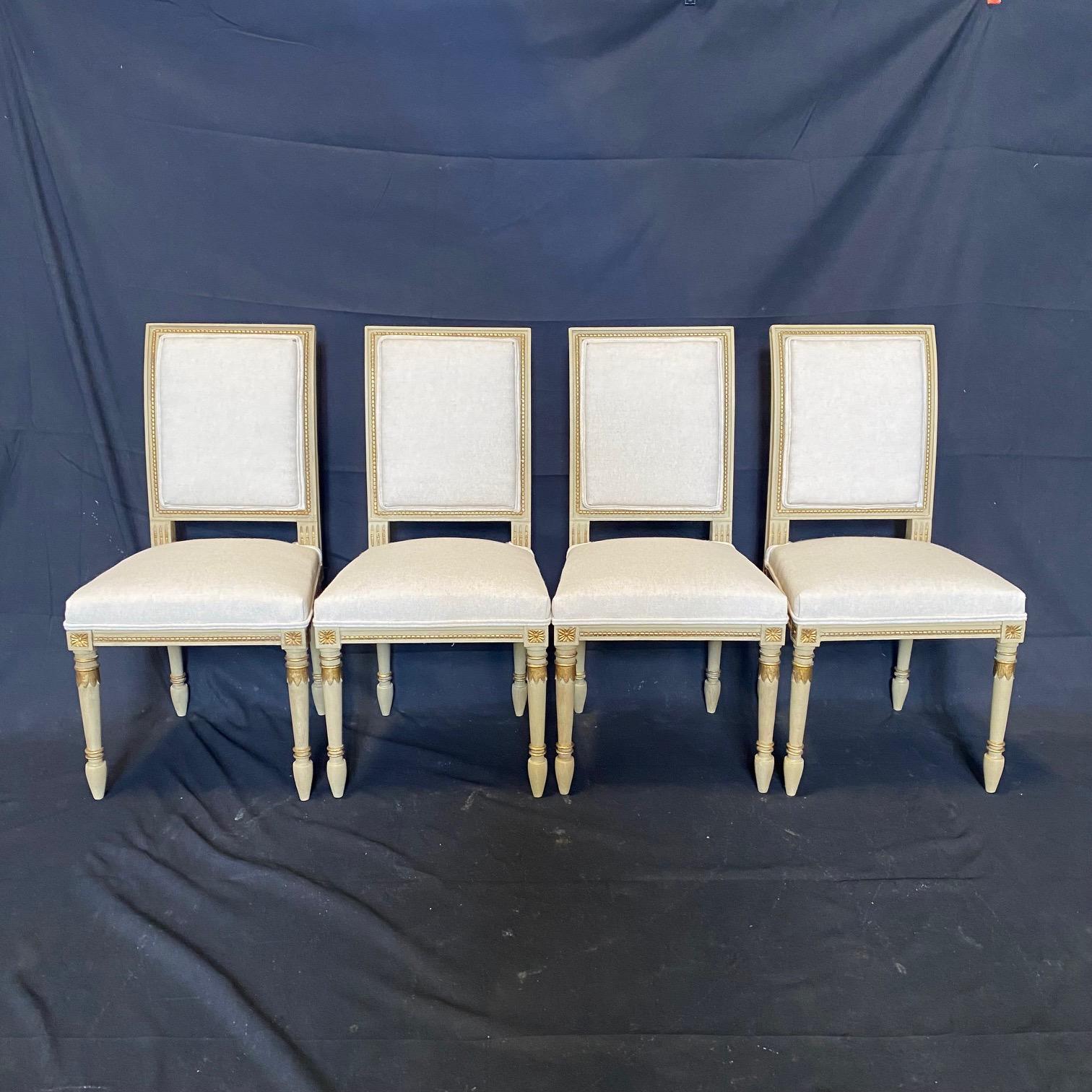 Ensemble sophistiqué de quatre chaises de salle à manger néoclassiques françaises du 19ème siècle 7