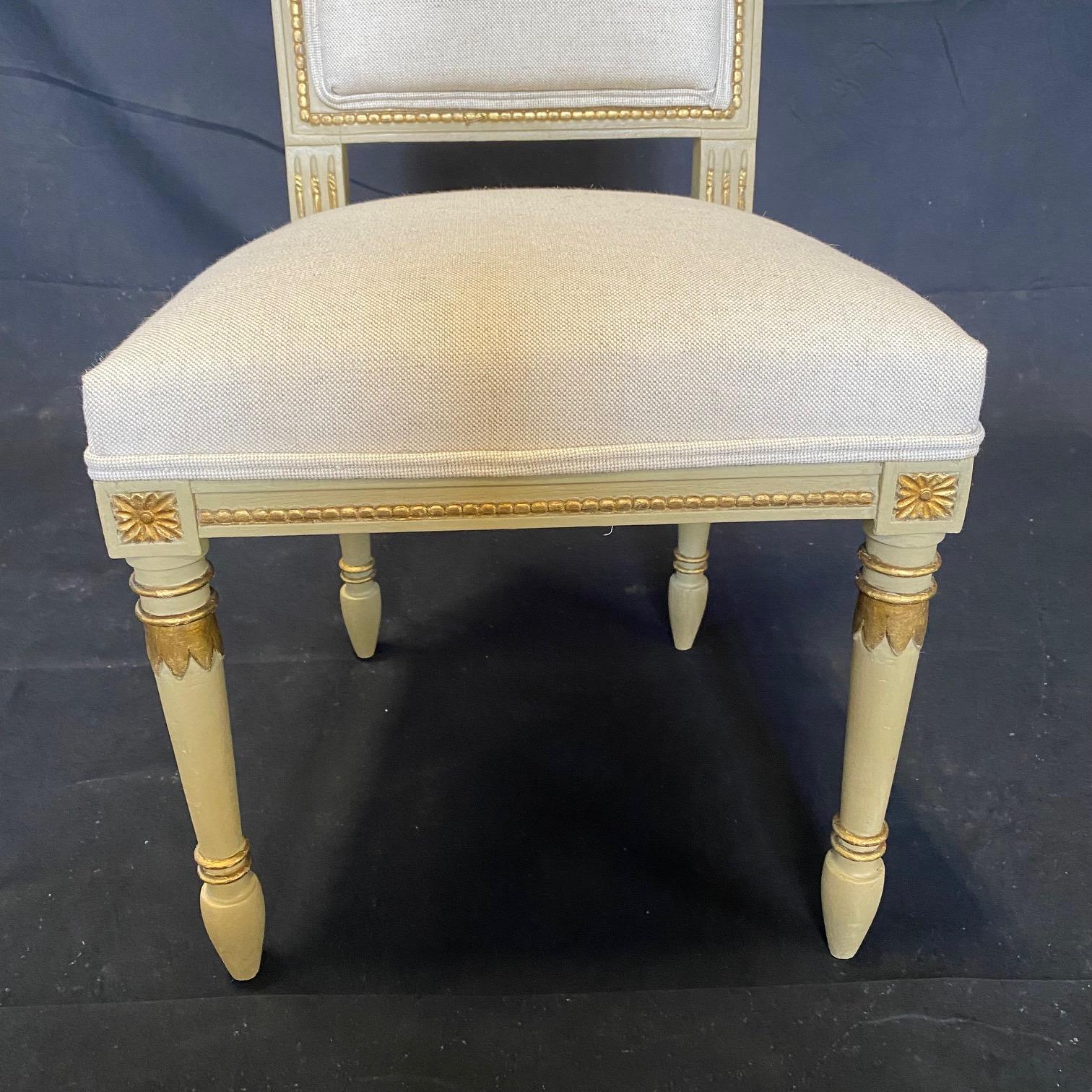 Louis XVI Ensemble sophistiqué de quatre chaises de salle à manger néoclassiques françaises du 19ème siècle