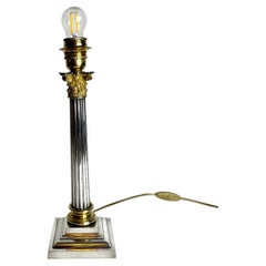 Sofisticata lampada da tavolo argentata con dettagli in ottone, fine XIX secolo