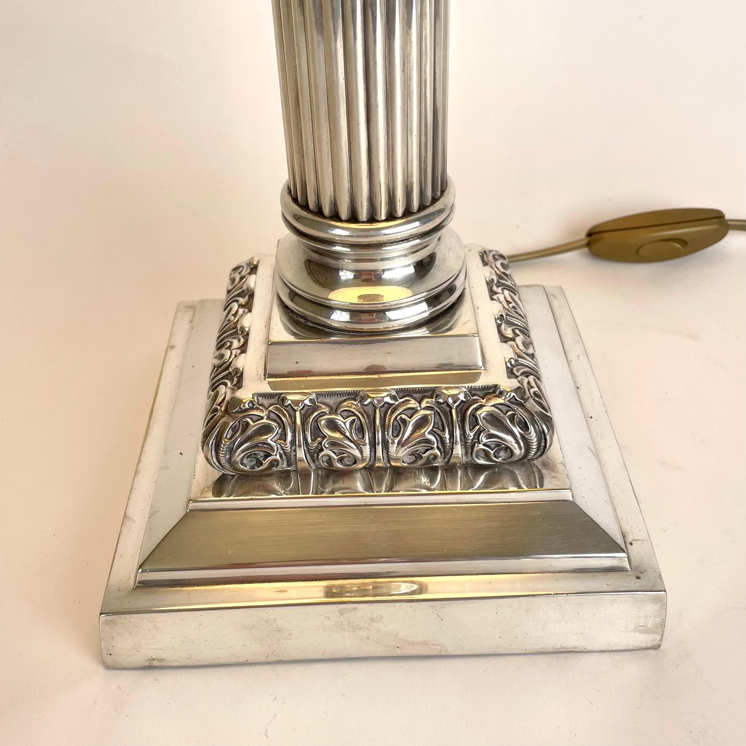 Sophisticated silver-plated Table Lamp with Classic column, late 19th Century In Good Condition For Sale In Knivsta, SE