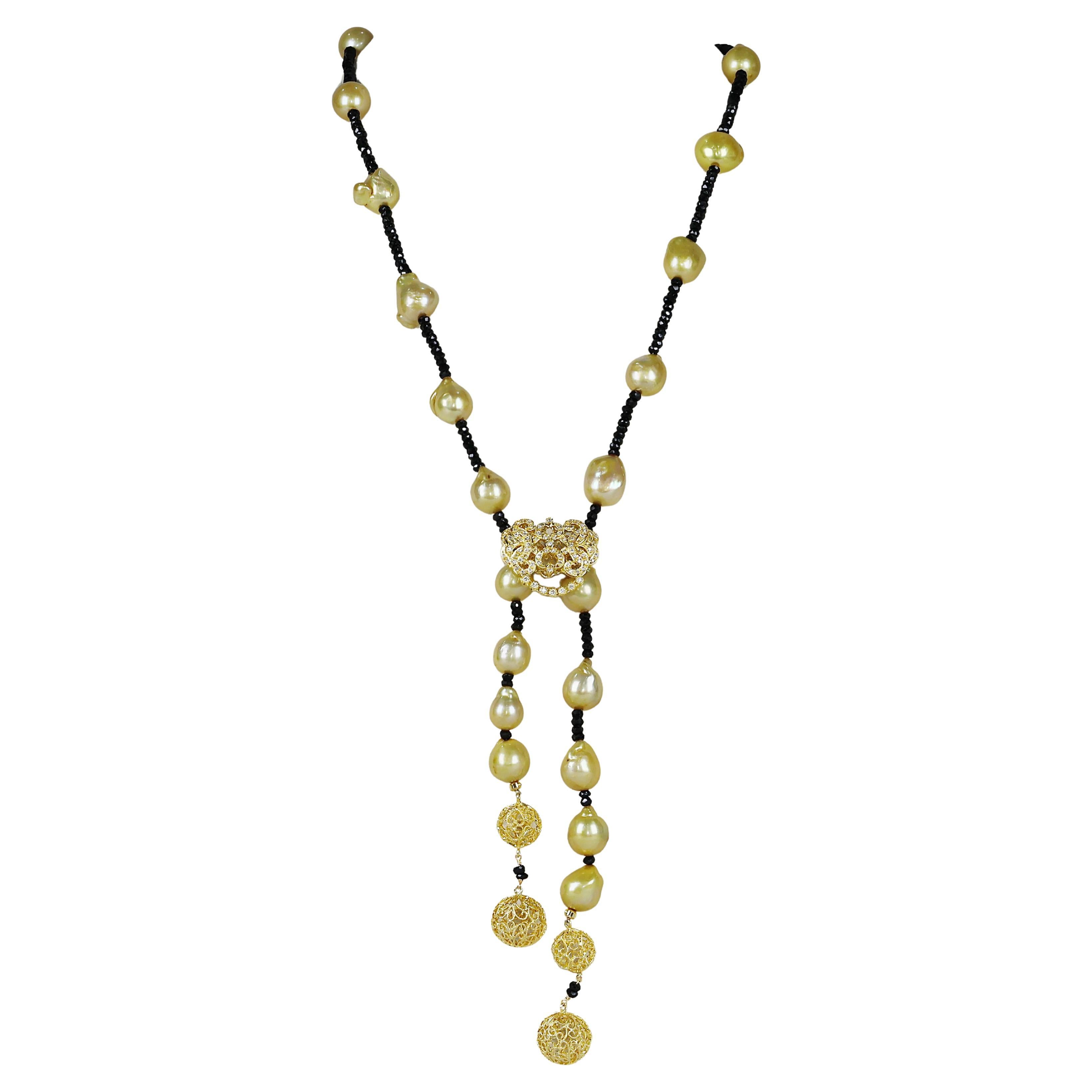 Sofisticata collana di perle dei mari del sud, onice e diamanti da 0,40 carati in oro giallo 18K in vendita