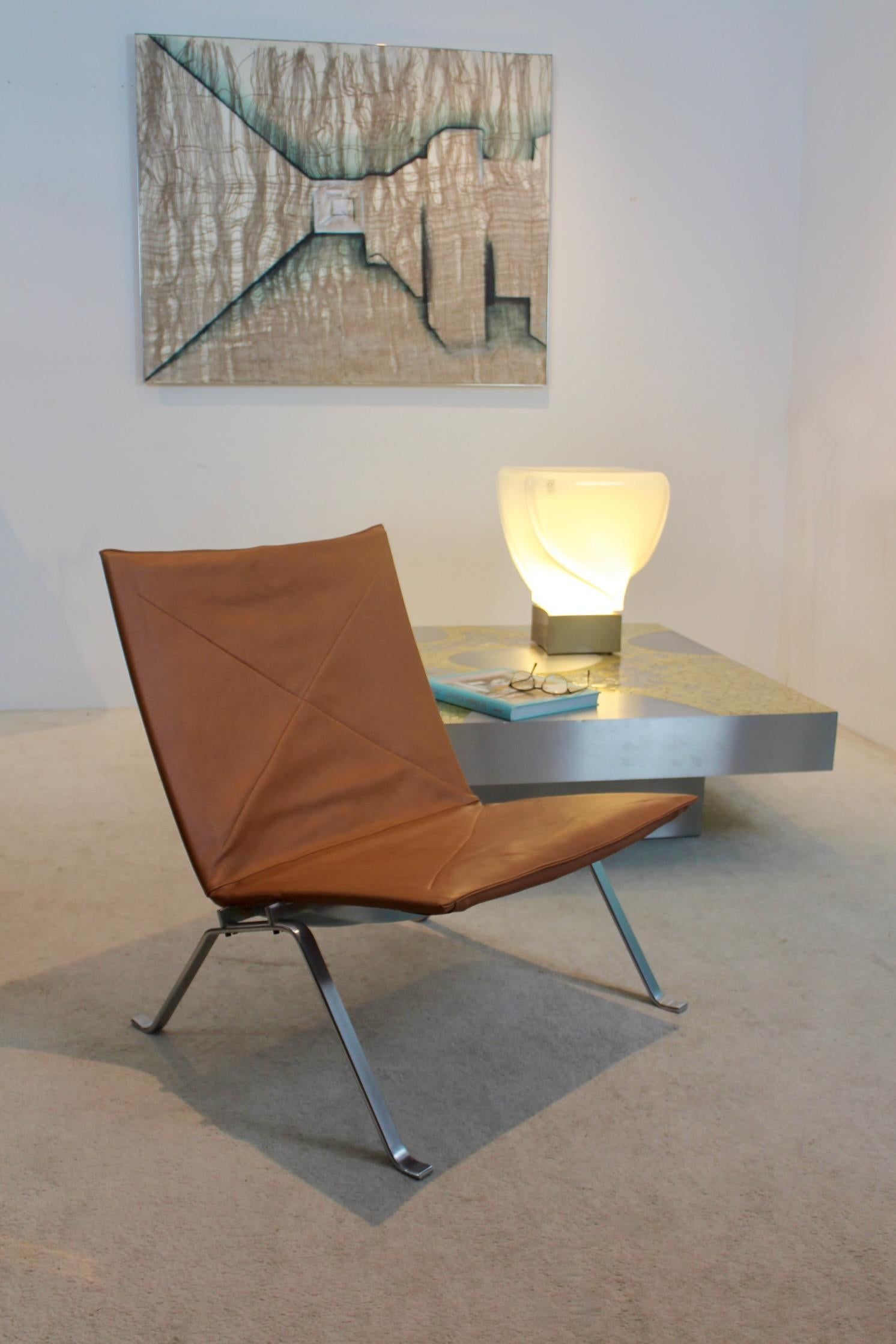 Sofisticada mesa baja de acero inoxidable y latón de Jean Claude Dresse siglo XX en venta