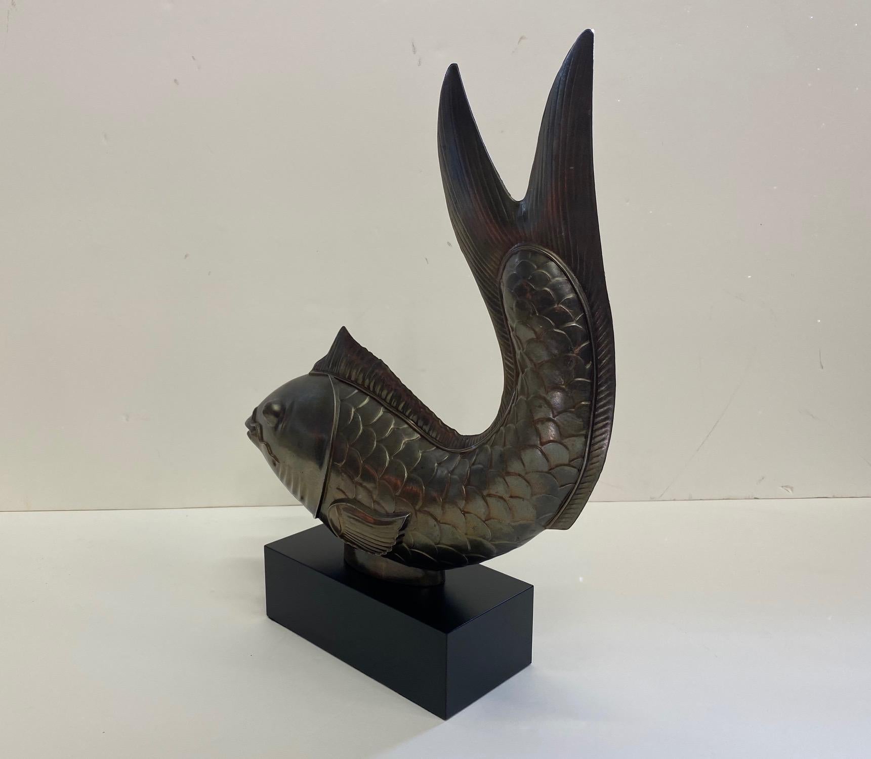 Sophisticated Stylized Patinated Brass Sculpture of a Fish In Excellent Condition For Sale In Hopewell, NJ