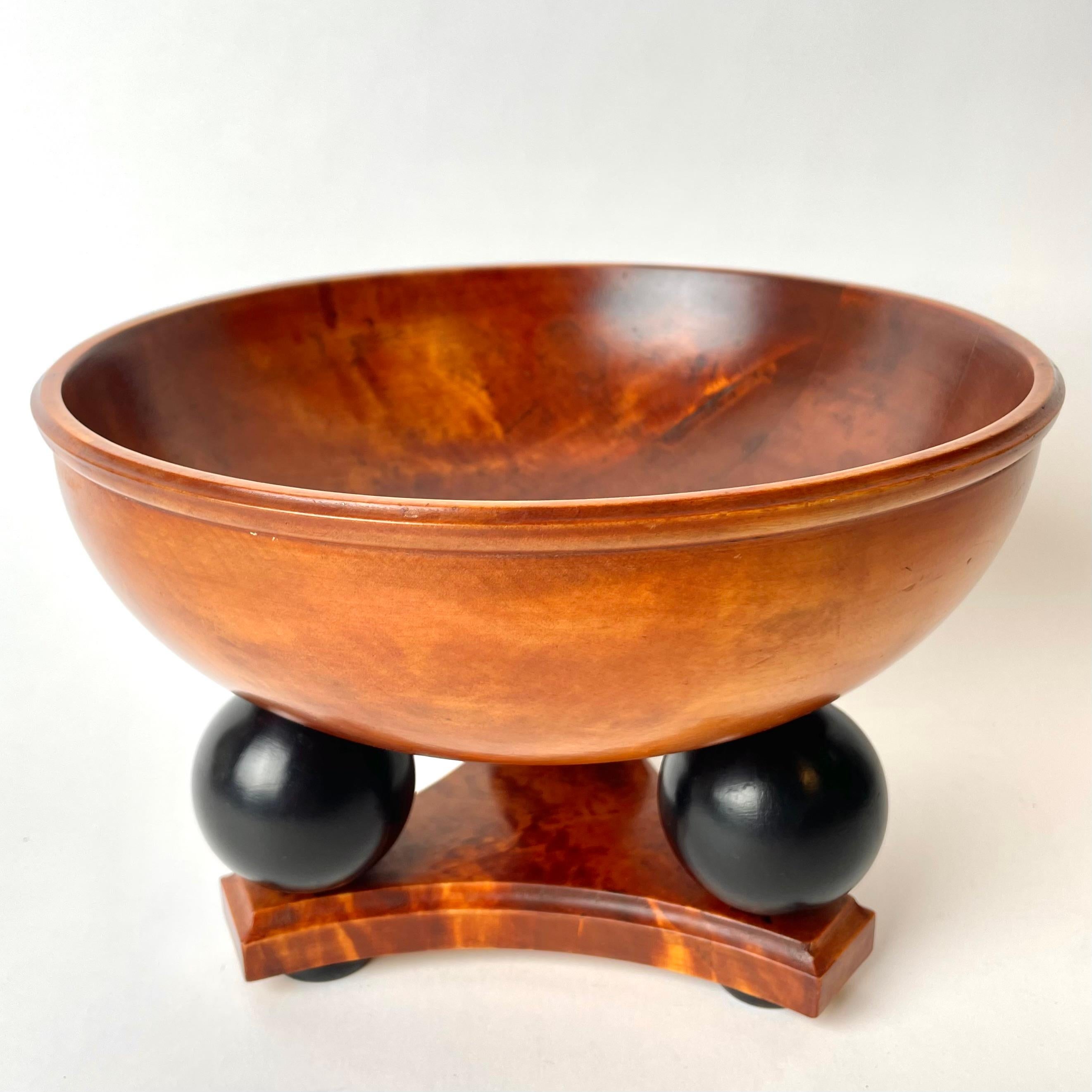 Very Sophisticated Swedish Bowl in flame birch, with large blackened balls. Rare and elegante Swedish Art Deco from the 1920s or 1930s.


Wear consistent with age and use.