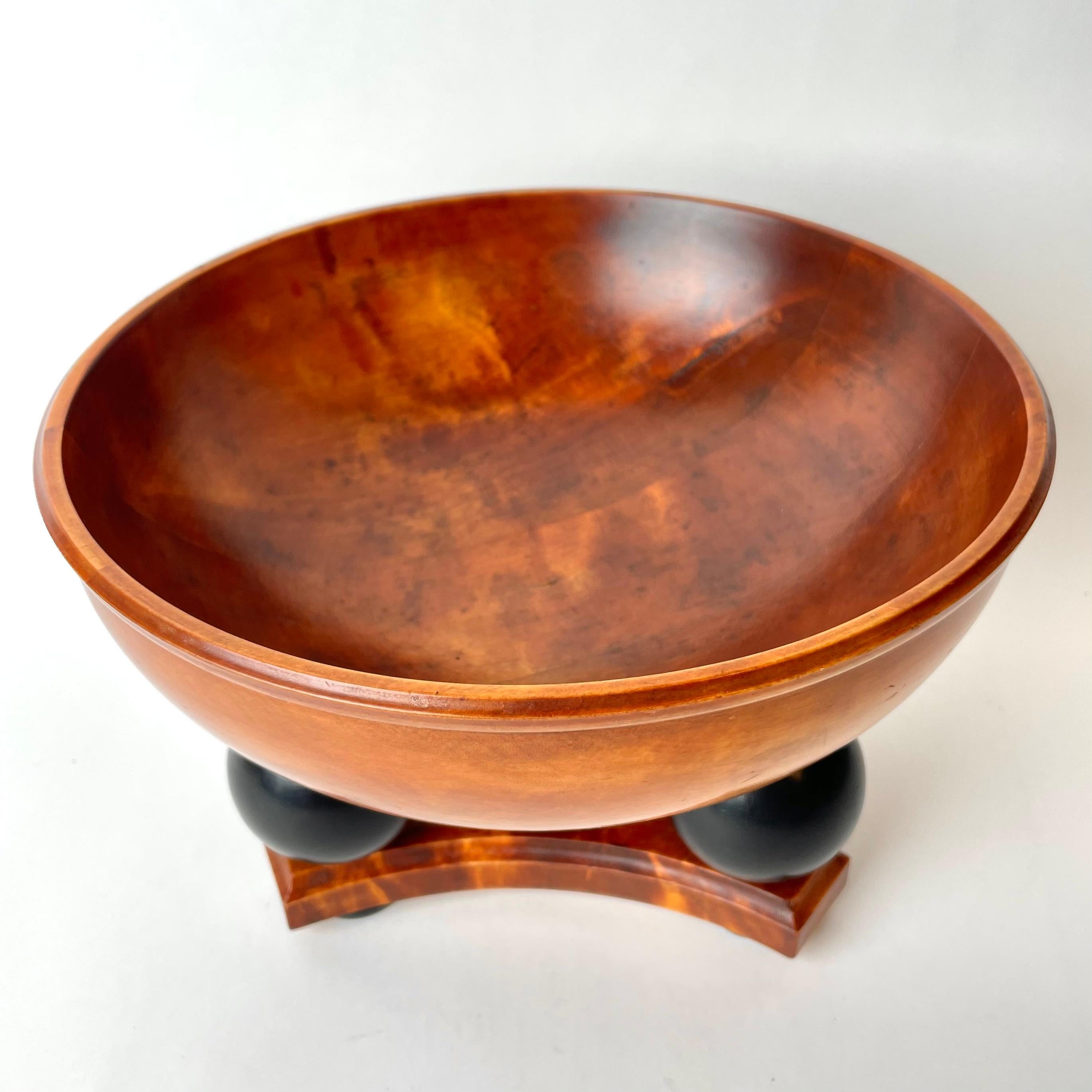 Early 20th Century Sophisticated Swedish Bowl in Flame Birch, with Black Details. Art Deco 1920-30s For Sale