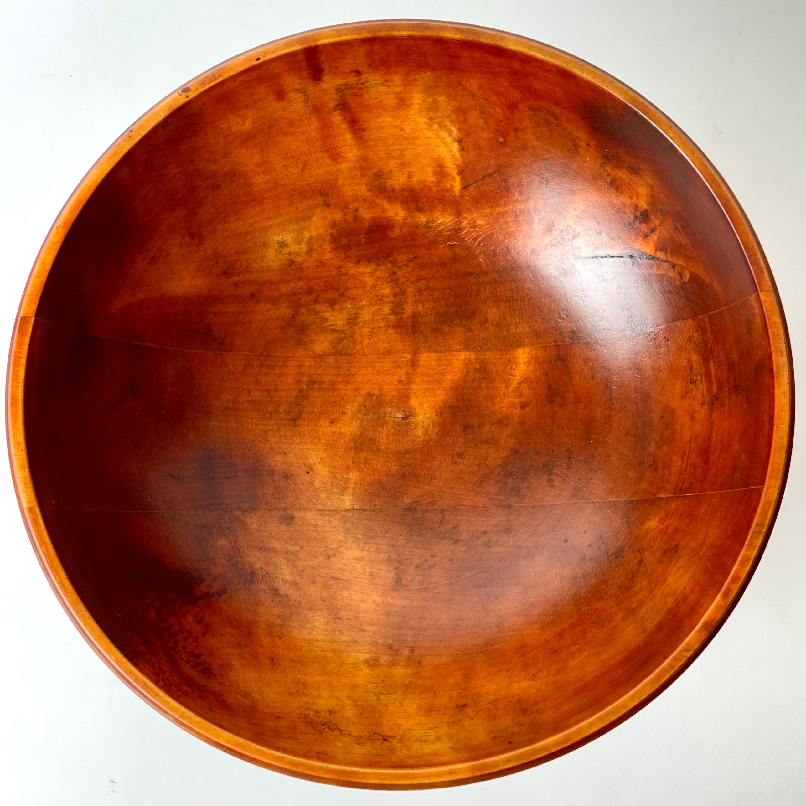 Sophisticated Swedish Bowl in Flame Birch, with Black Details. Art Deco 1920-30s For Sale 3
