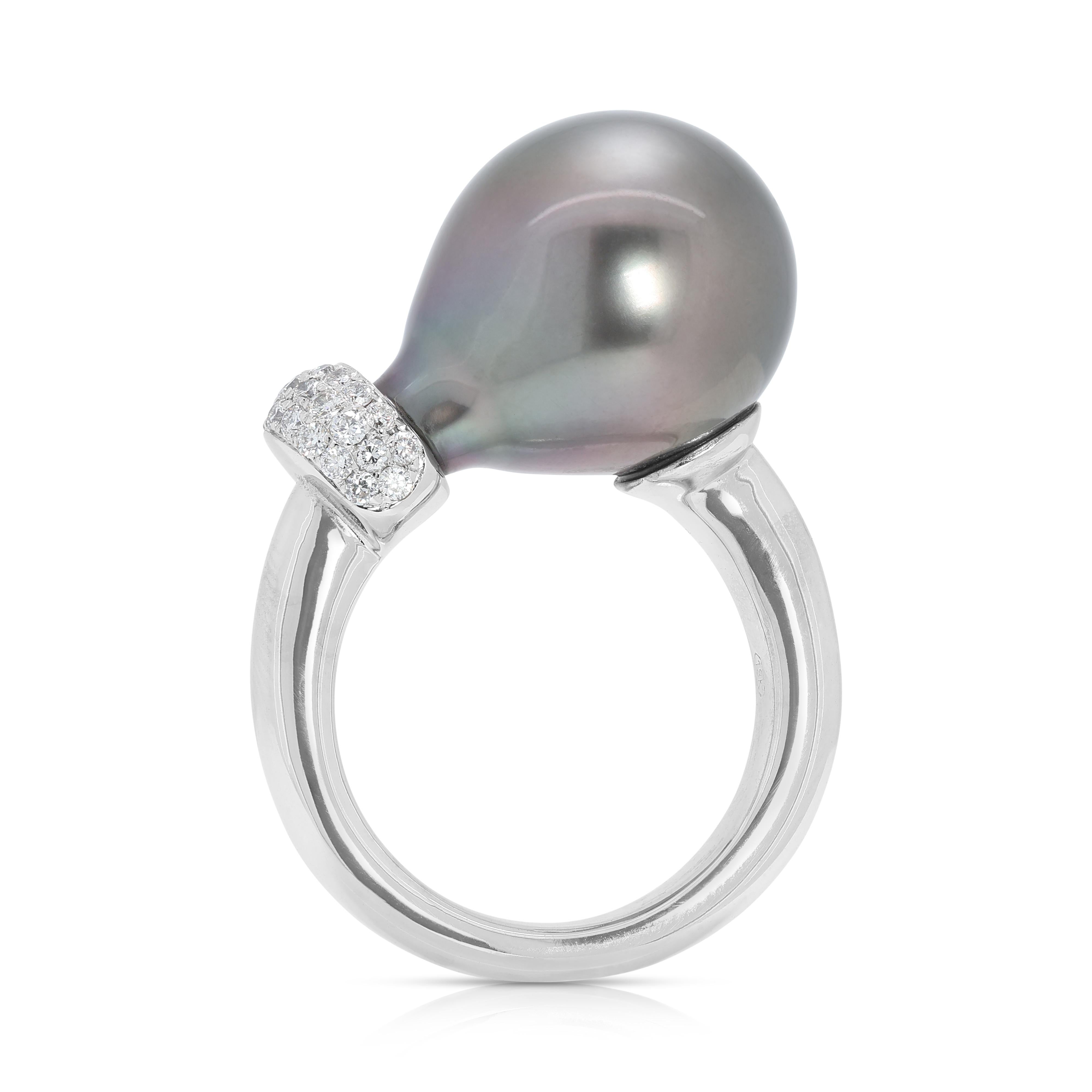 Sophisticated Tahitian Pearl Ring with Natural Diamonds in 18K White Gold For Sale 2
