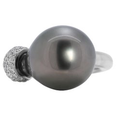 Bague sophistiquée en or blanc 18 carats avec perles de Tahiti et diamants naturels