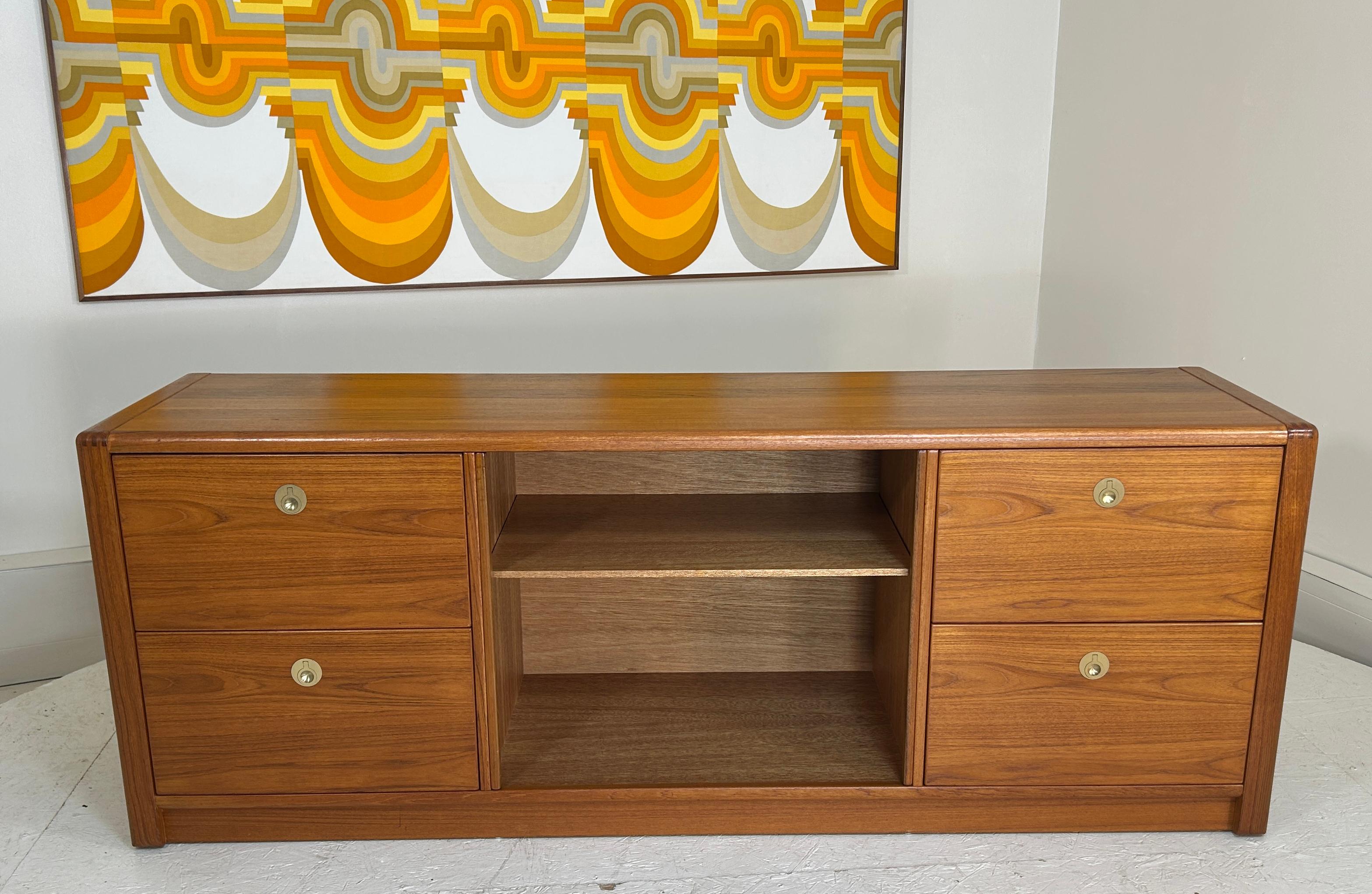 Sophisticated Teak Credenza For Sale 7