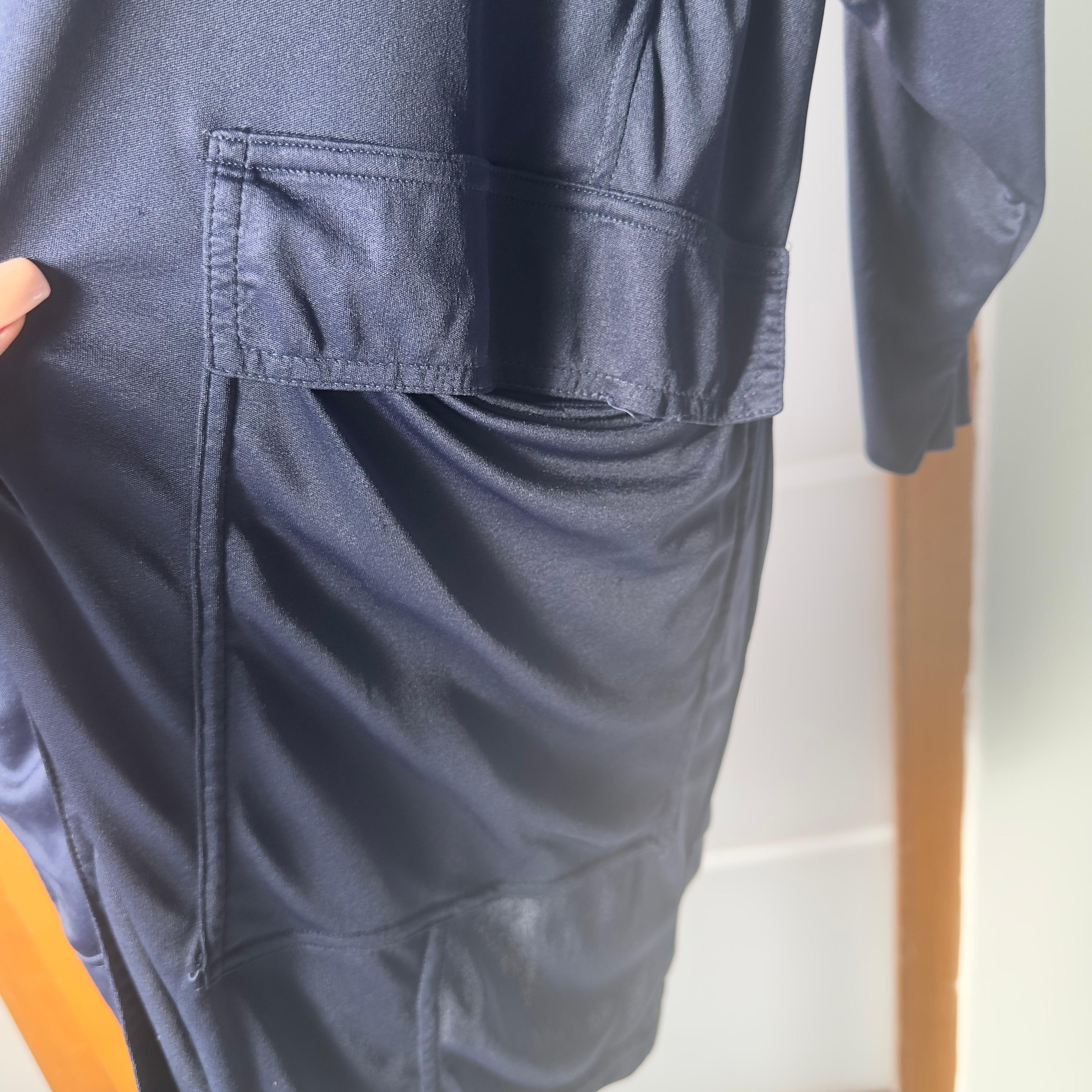 Mitternachtsblauer asymmetrischer Seidenmantel von Dolce & Gabbana, 2000er Jahre im Angebot 5