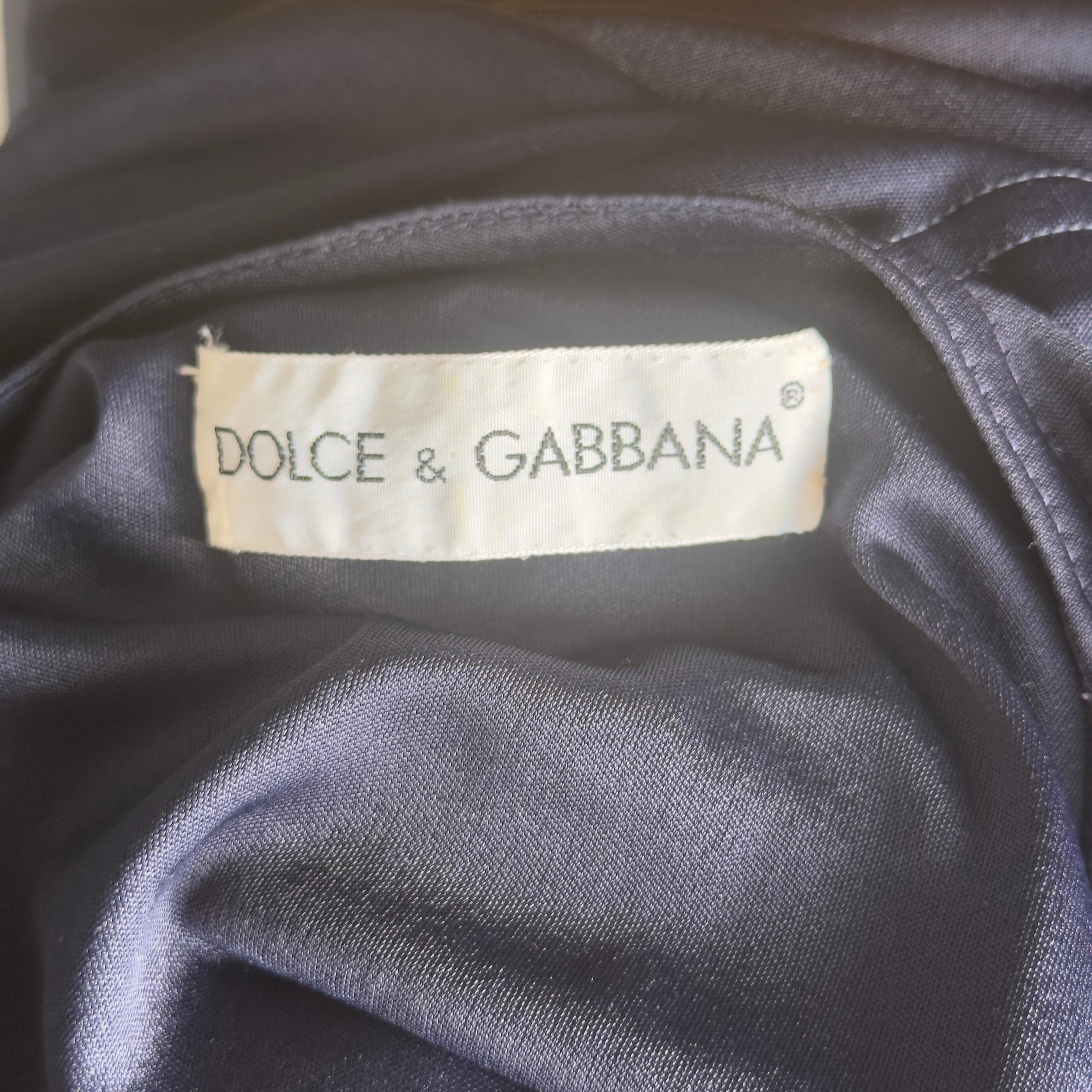 Mitternachtsblauer asymmetrischer Seidenmantel von Dolce & Gabbana, 2000er Jahre im Angebot 7