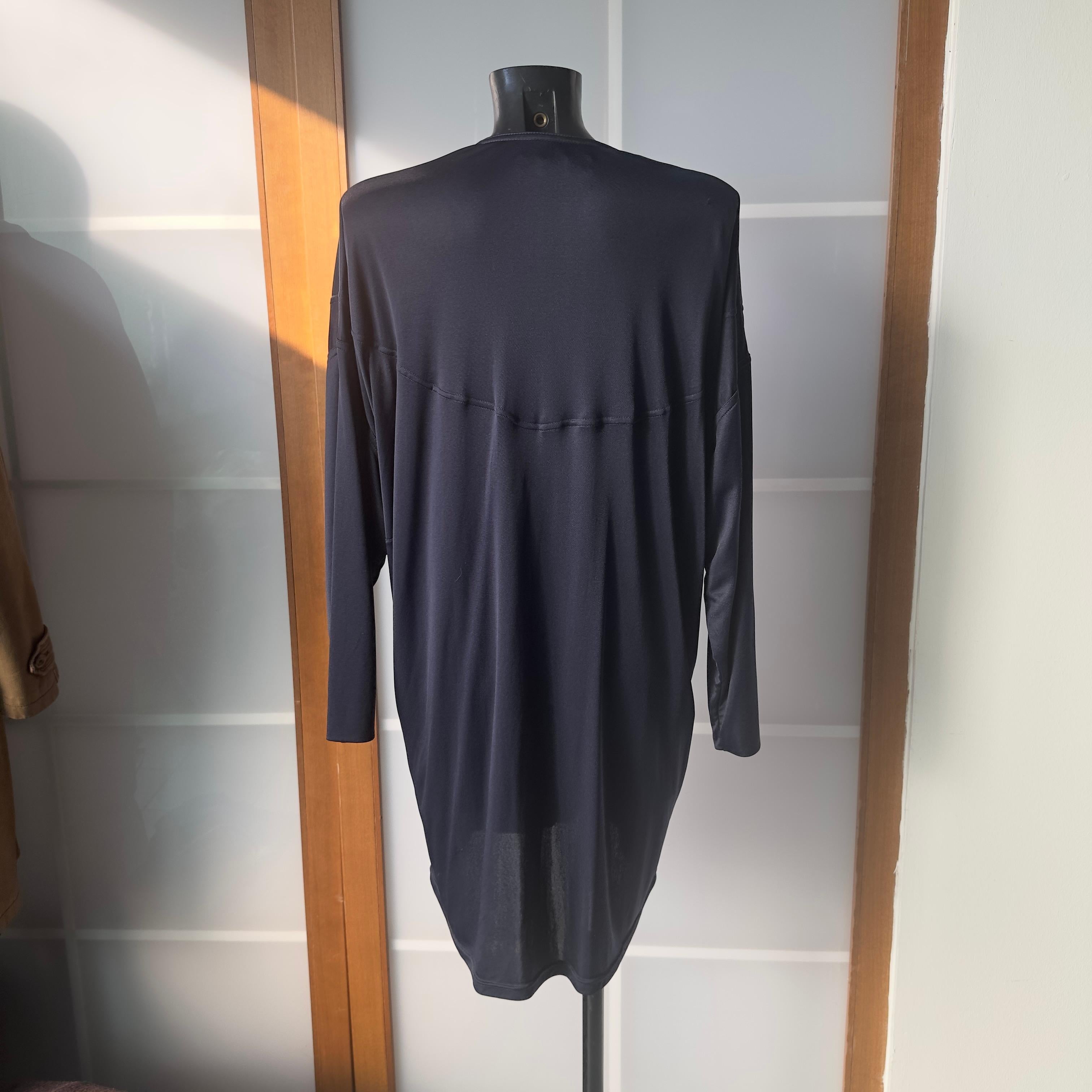 Mitternachtsblauer asymmetrischer Seidenmantel von Dolce & Gabbana, 2000er Jahre (Black) im Angebot