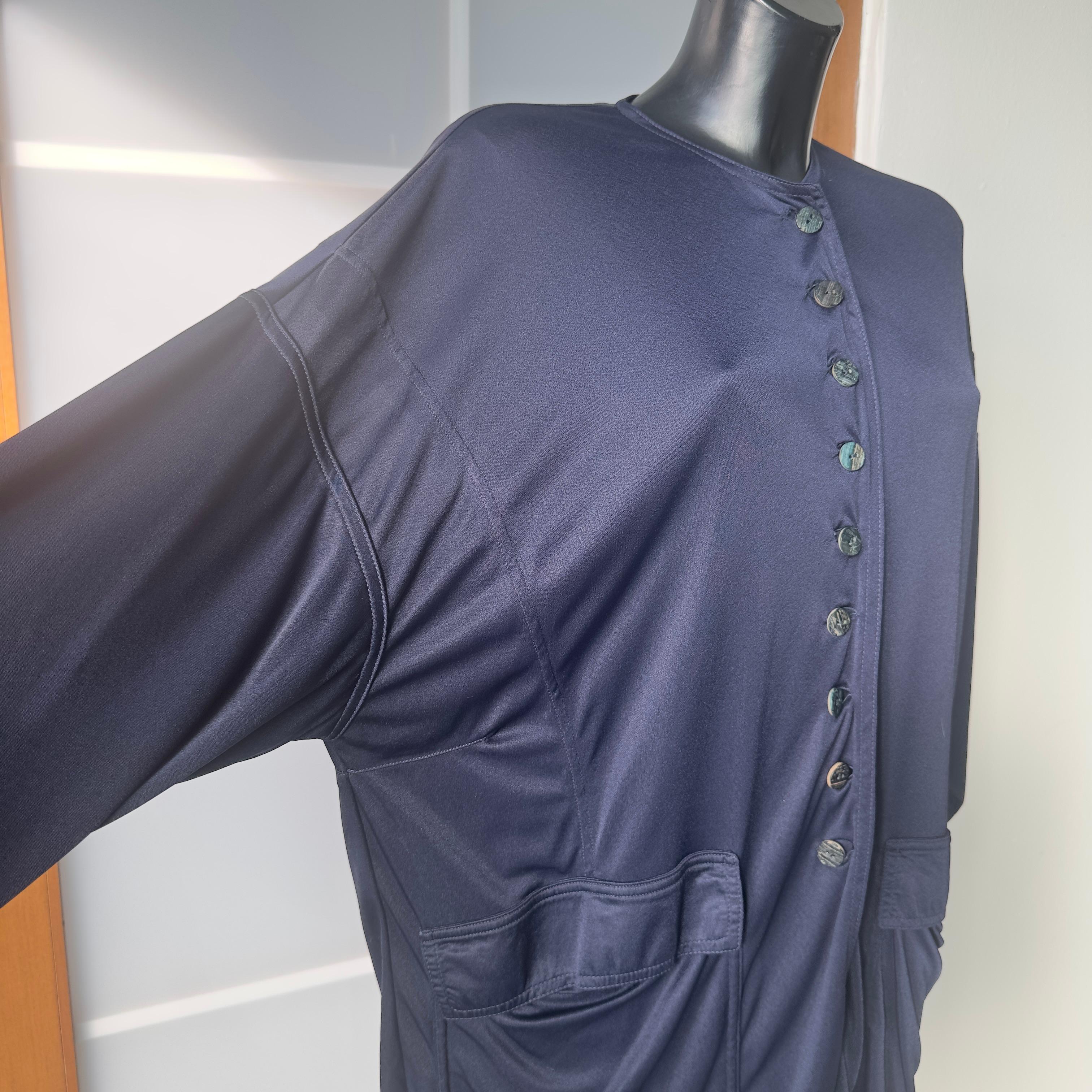 Mitternachtsblauer asymmetrischer Seidenmantel von Dolce & Gabbana, 2000er Jahre für Damen oder Herren im Angebot