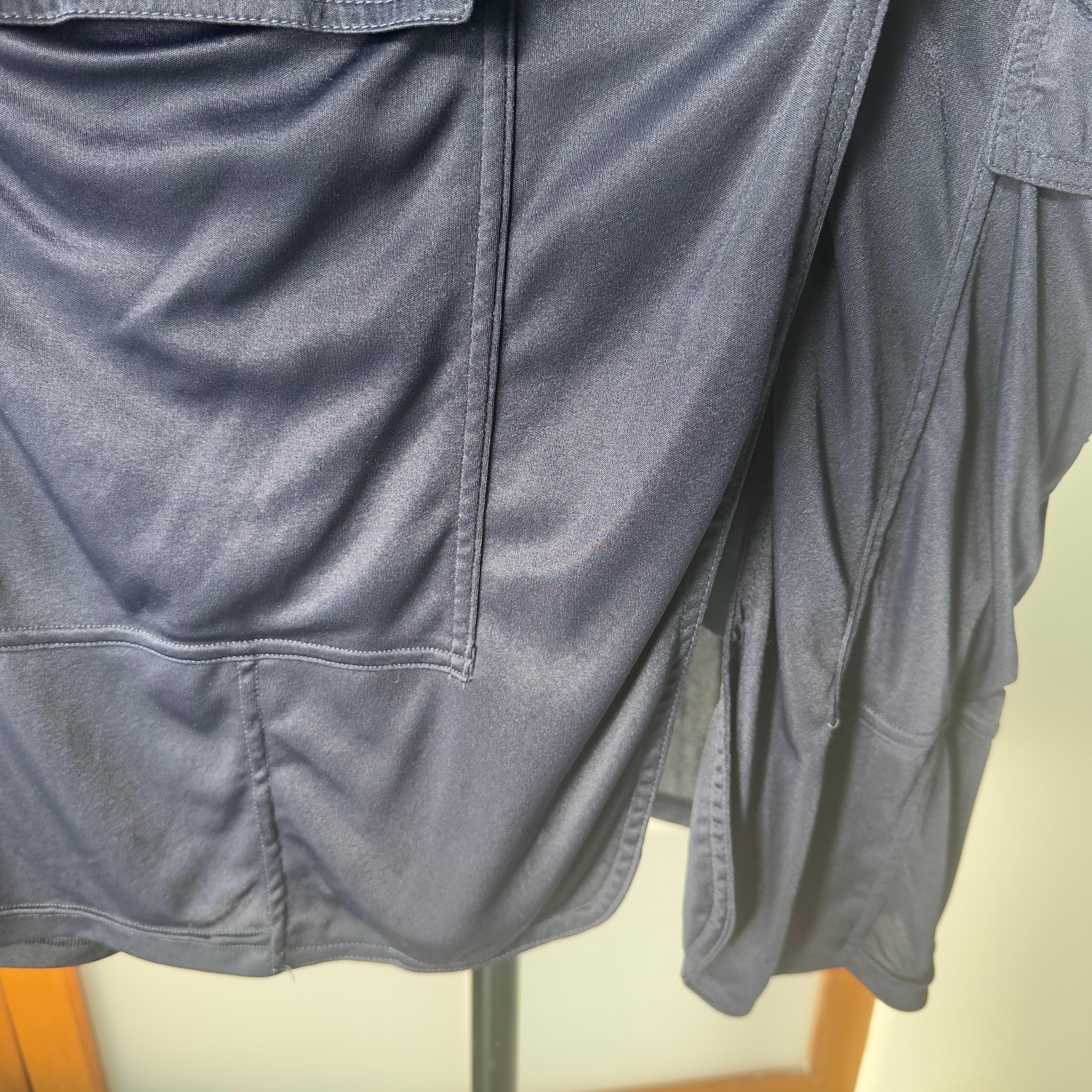 Mitternachtsblauer asymmetrischer Seidenmantel von Dolce & Gabbana, 2000er Jahre im Angebot 4