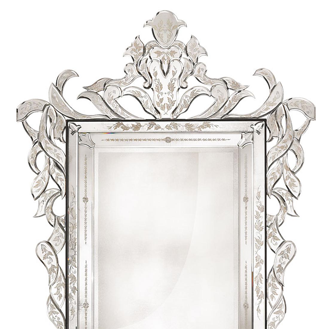 Mirror Soprano with structure in solid wood
and with handmade and engraved and 
bevelled antique mirrored glass. In the 
style of Louis XIV. Exceptional piece.