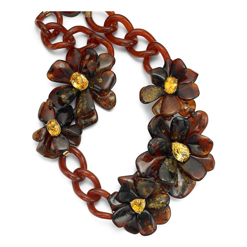 A multi Amber flower Necklace with faceted Citrine center and Carnelian links in between on an Amber and gold chain toggle clasp, set in 18 karat yellow gold, signed Sorab & Roshi.
Cit= 36.28 cts.
20