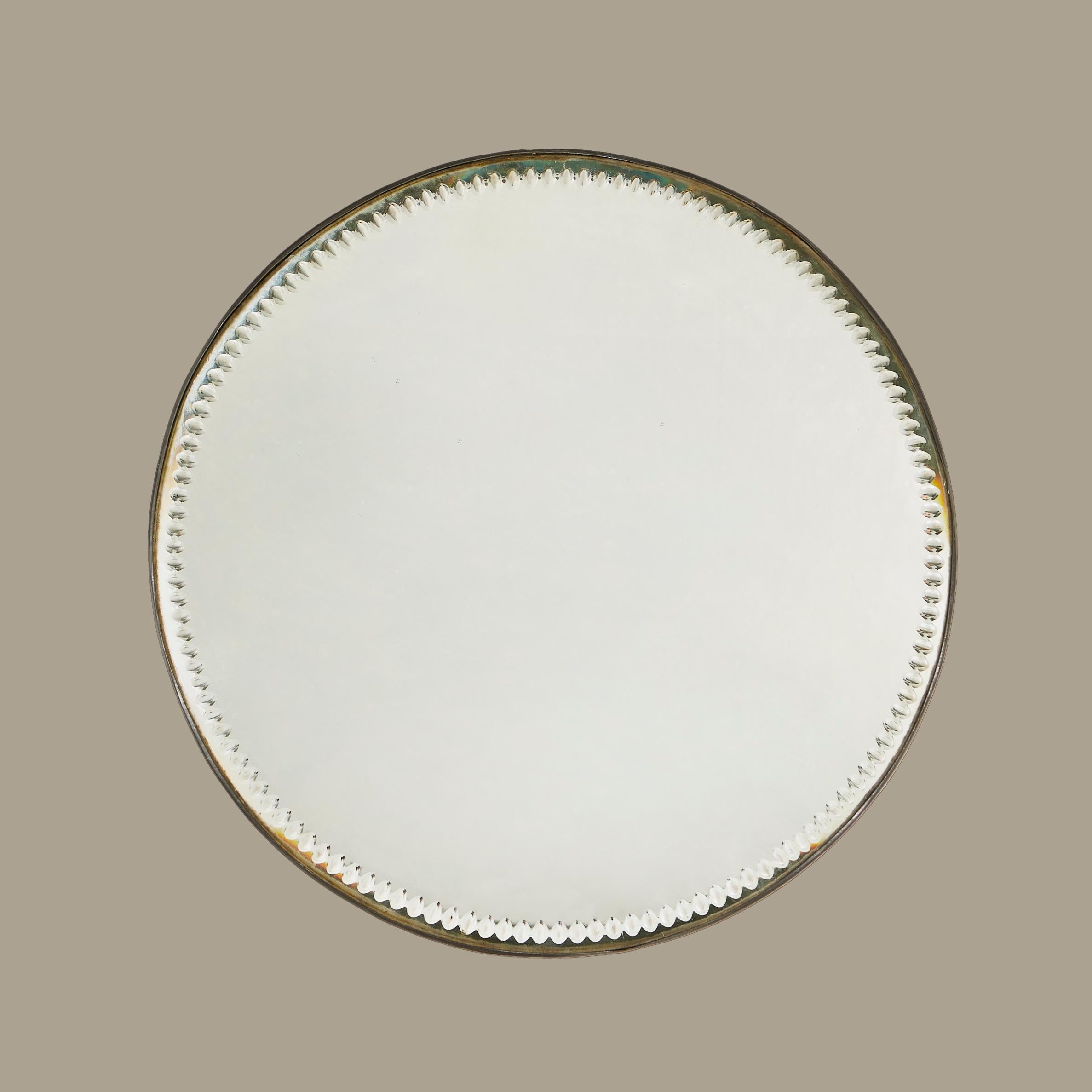 
Attractive sorcerers wall, dressing-table or display mirror. Bevelled mirror with decorative cut circular rim. Perfect for displaying perfume bottles or glassware.
