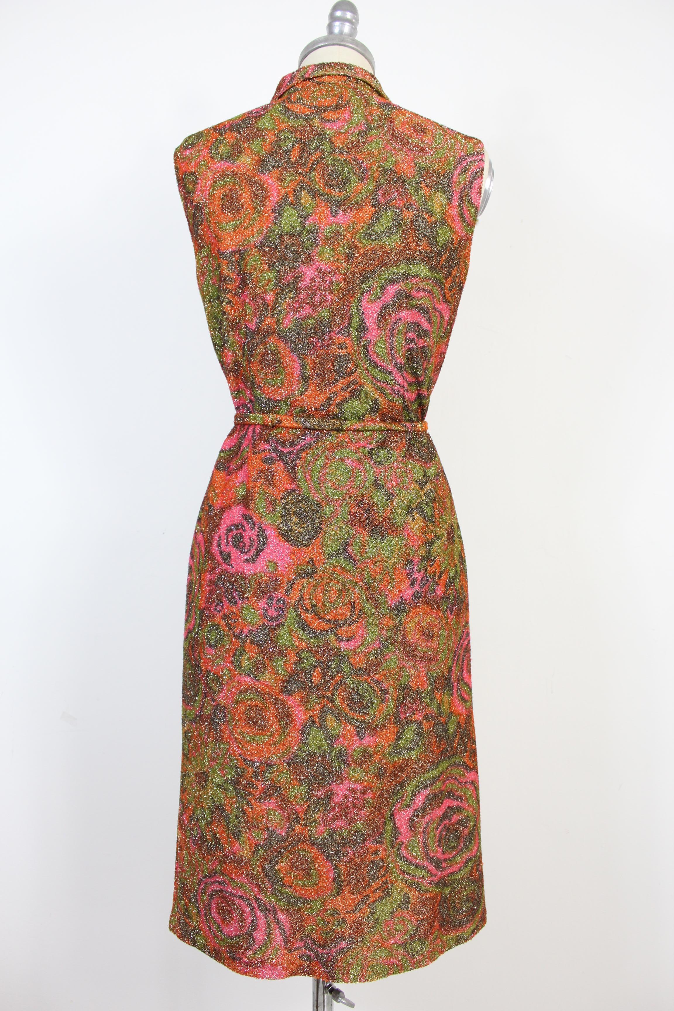 Sorelle Fontana vintage lamè dress 1960s. Composition wool, floral theme. Museale rare dress. Collar with buttons covered in lamè wool. Waist belt. Sleeveless party cocktail dress. Length at the knee. Excellent vintage condition.

The term lamè
