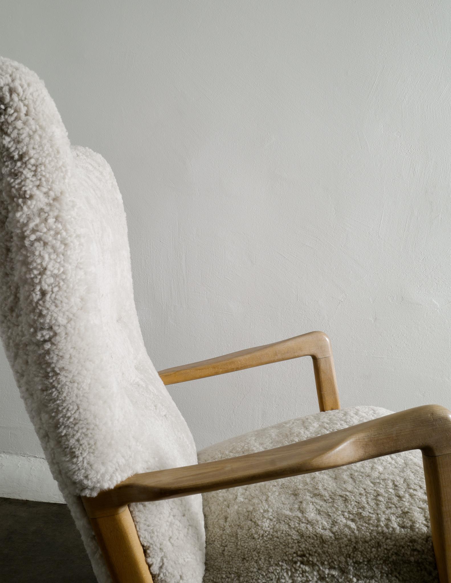 Soren Hansen Armchair in Beech and Sheepskin Produced by Fritz Hansen, 1940s 4