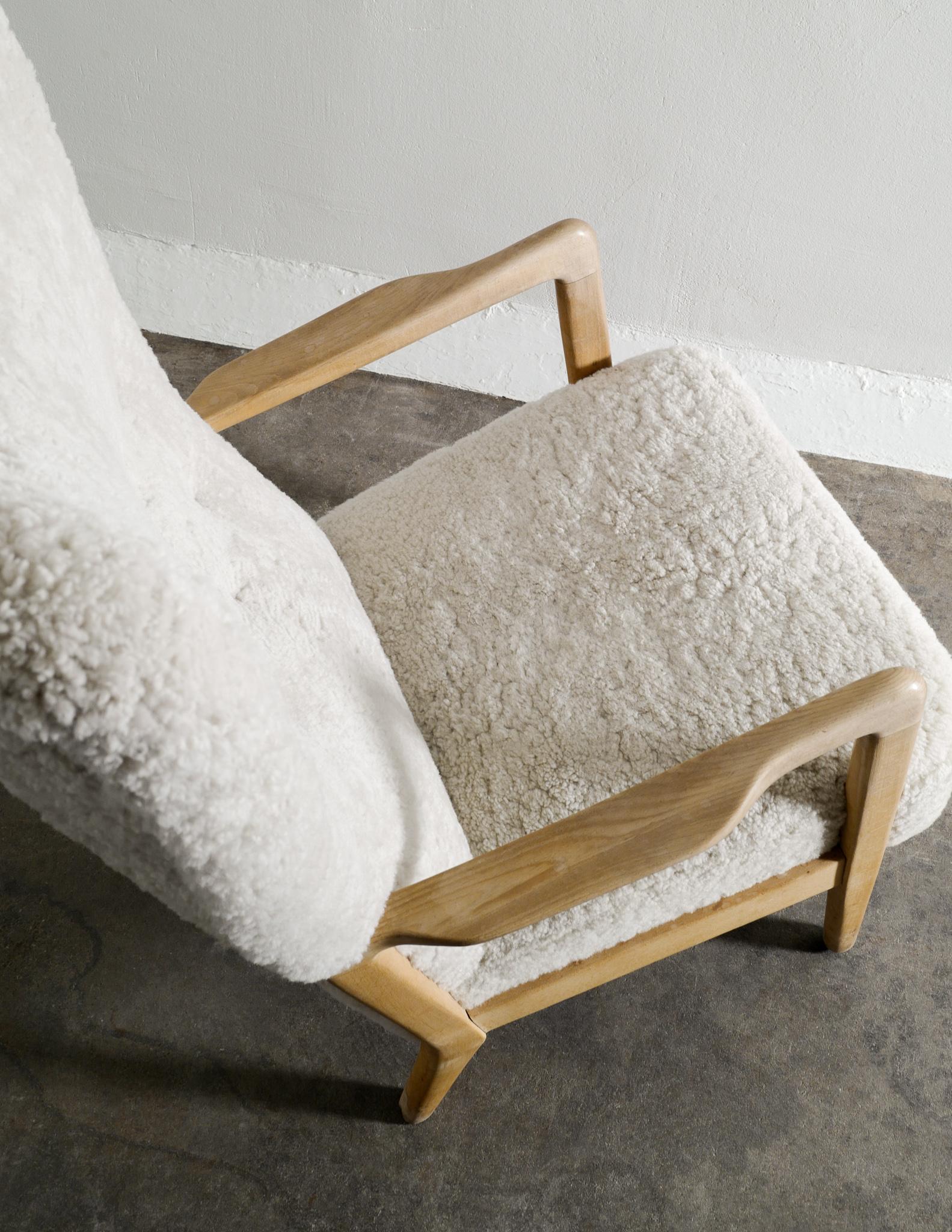 Soren Hansen Armchair in Beech and Sheepskin Produced by Fritz Hansen, 1940s 5