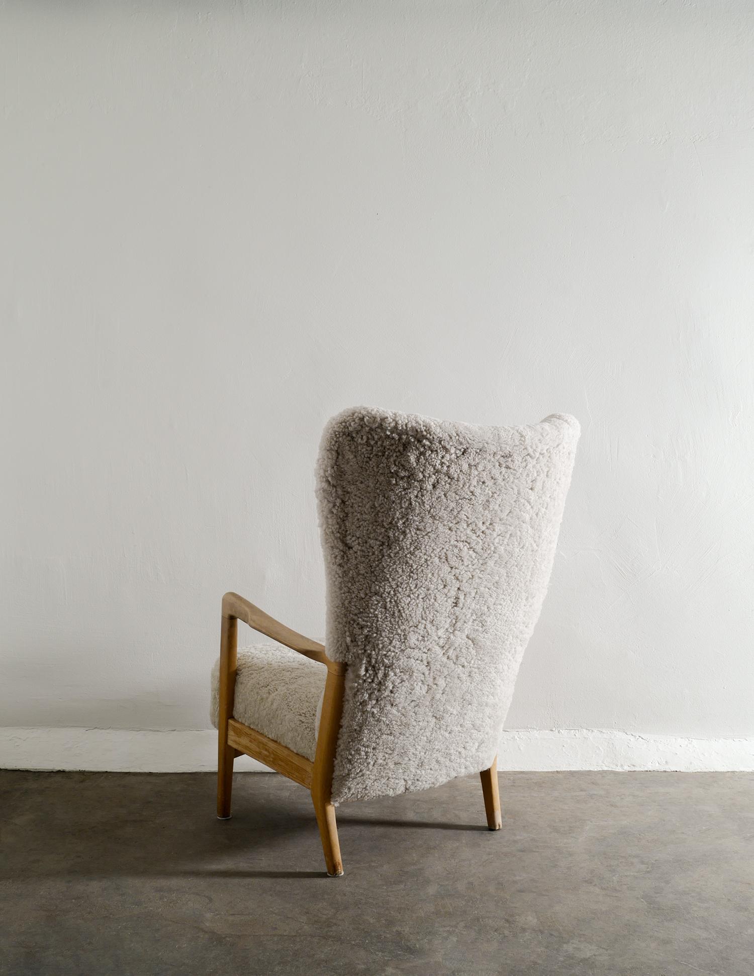 Danish Soren Hansen Armchair in Beech and Sheepskin Produced by Fritz Hansen, 1940s