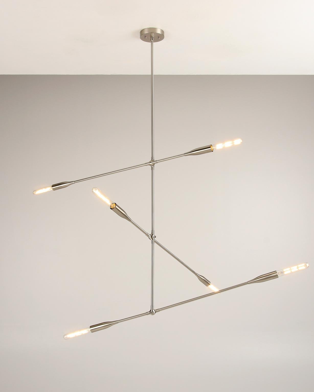Dreiarmige zeitgenössische Sorenthia-Leuchte, maßgefertigt von Studio DUNN (21. Jahrhundert und zeitgenössisch) im Angebot