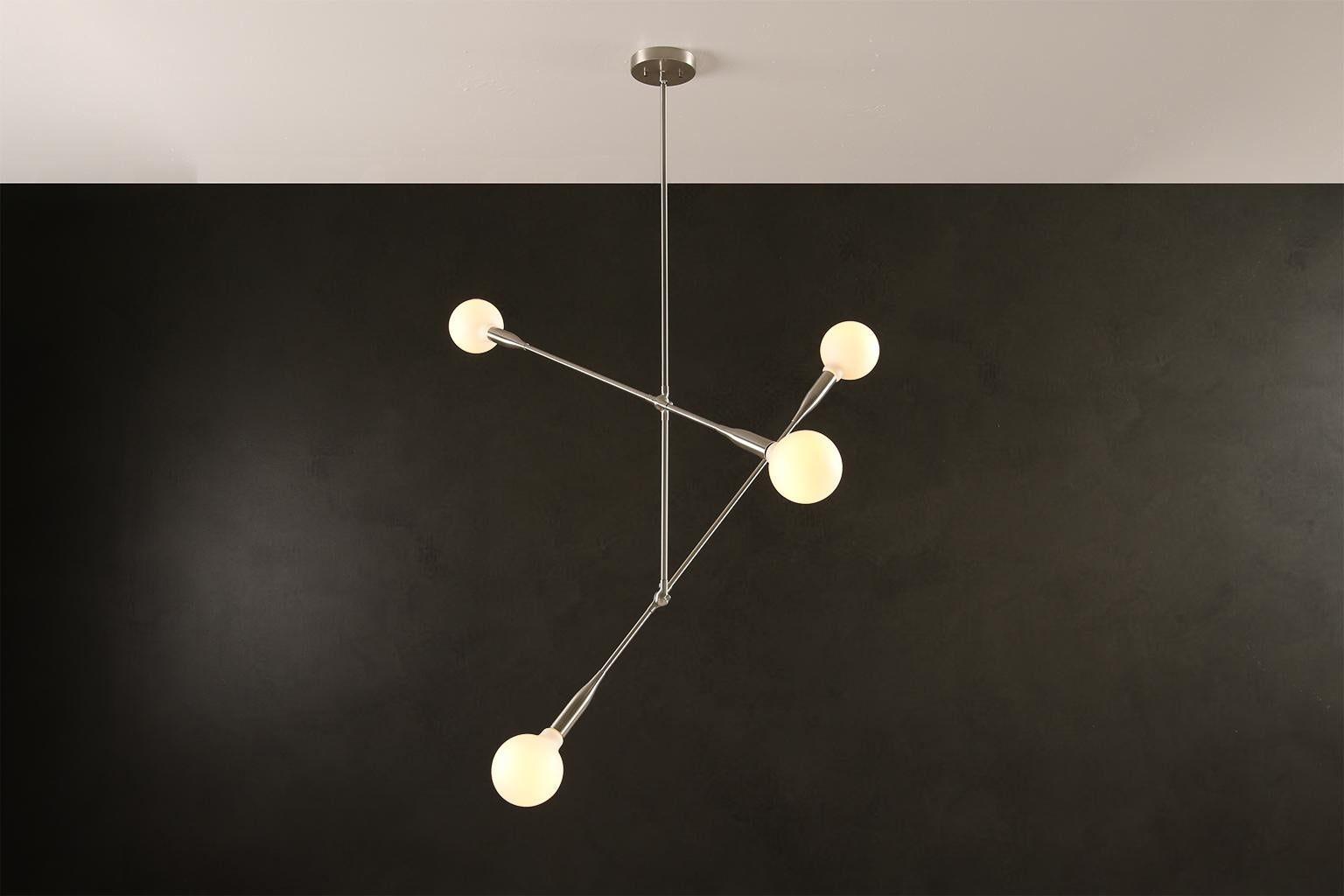 Mid-Century Modern Lampe à deux bras Sorenthia, suspension contemporaine faite sur-mesure par le Studio Dunn en vente