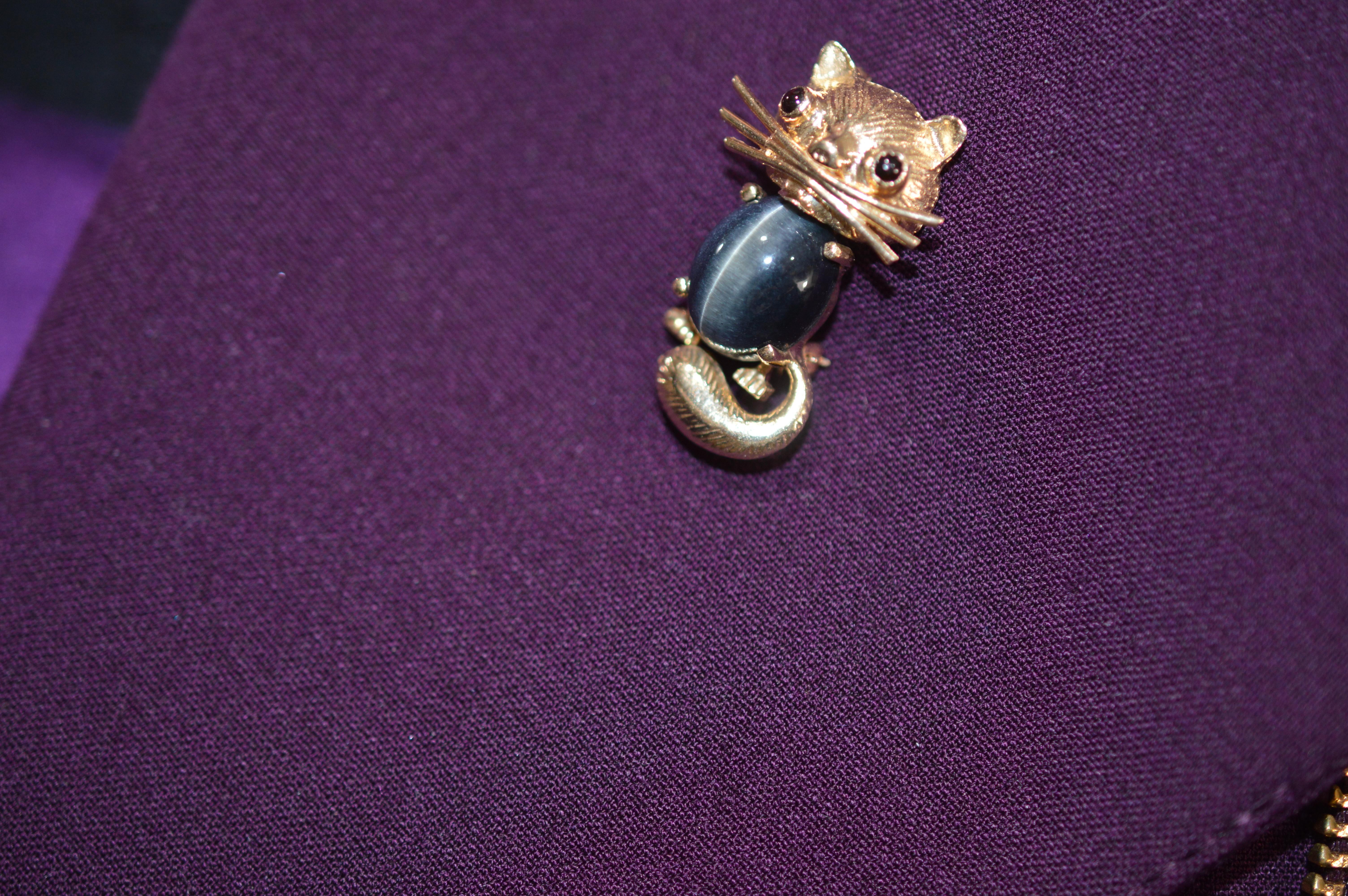 Soret Yellow Gold Cat's Eye Quartz Brooch In Excellent Condition In Mount Kisco, NY