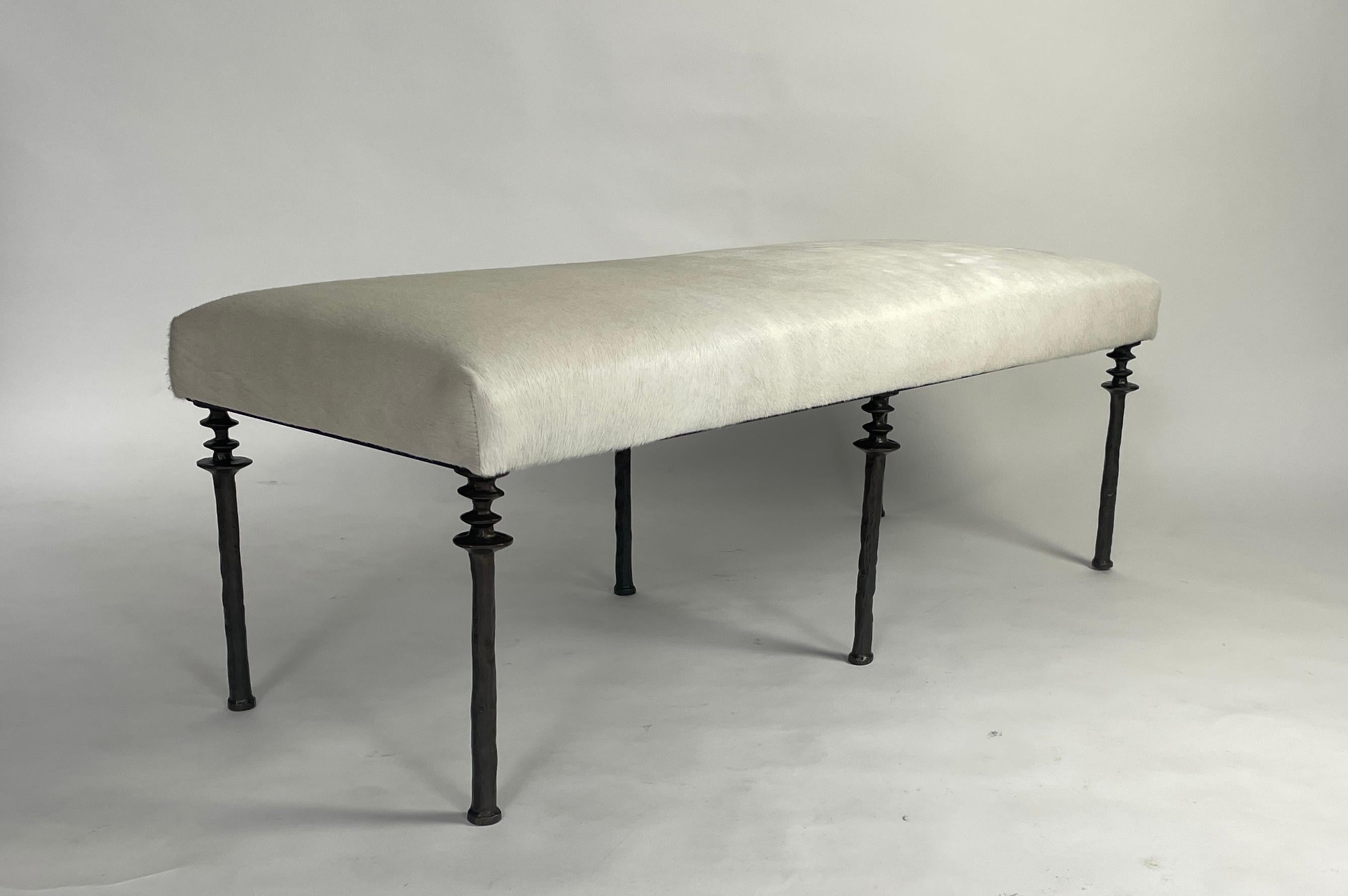 Contemporary Sorgue Bench, Off White Cow Hide, Silicon Bronze Legs For Sale