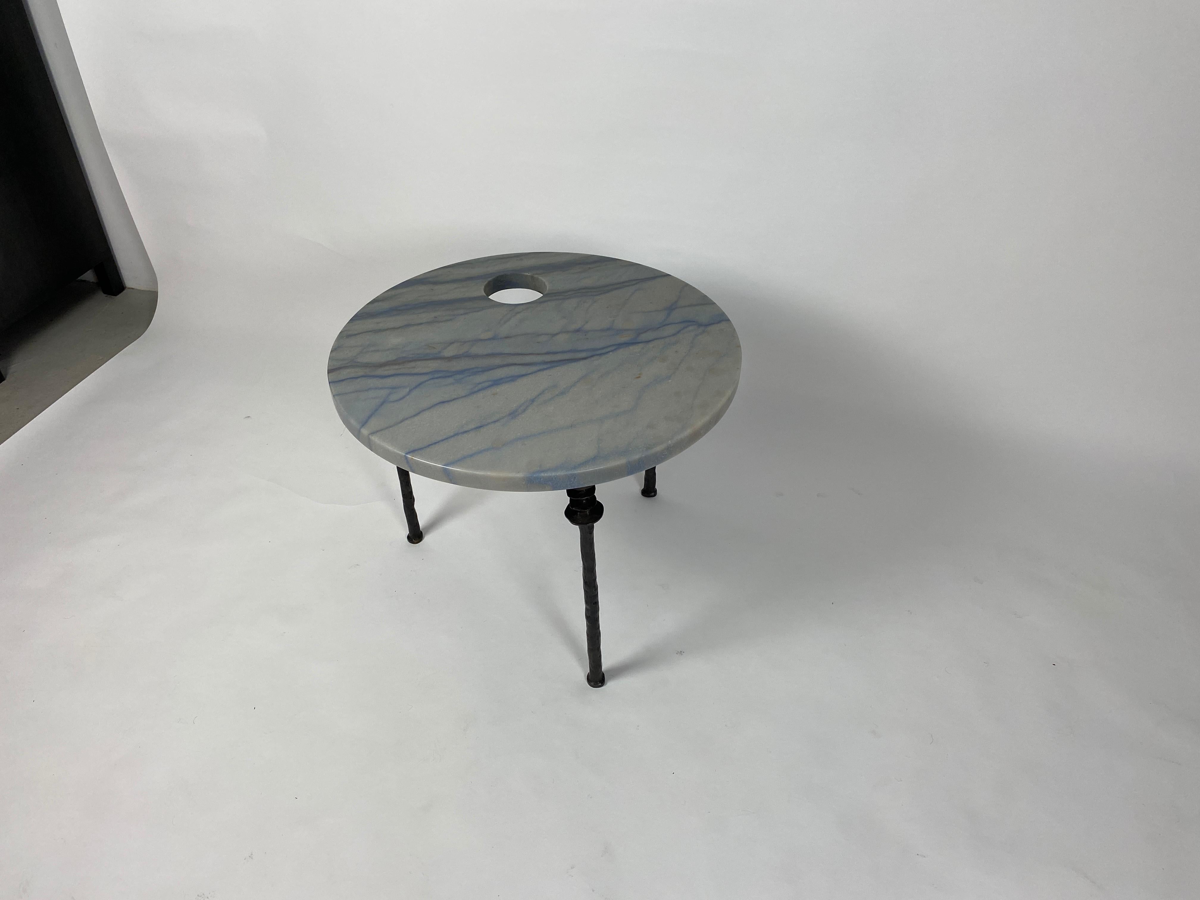Américain Table d'appoint Sorgue:: par Bourgeois Boheme Atelier en vente