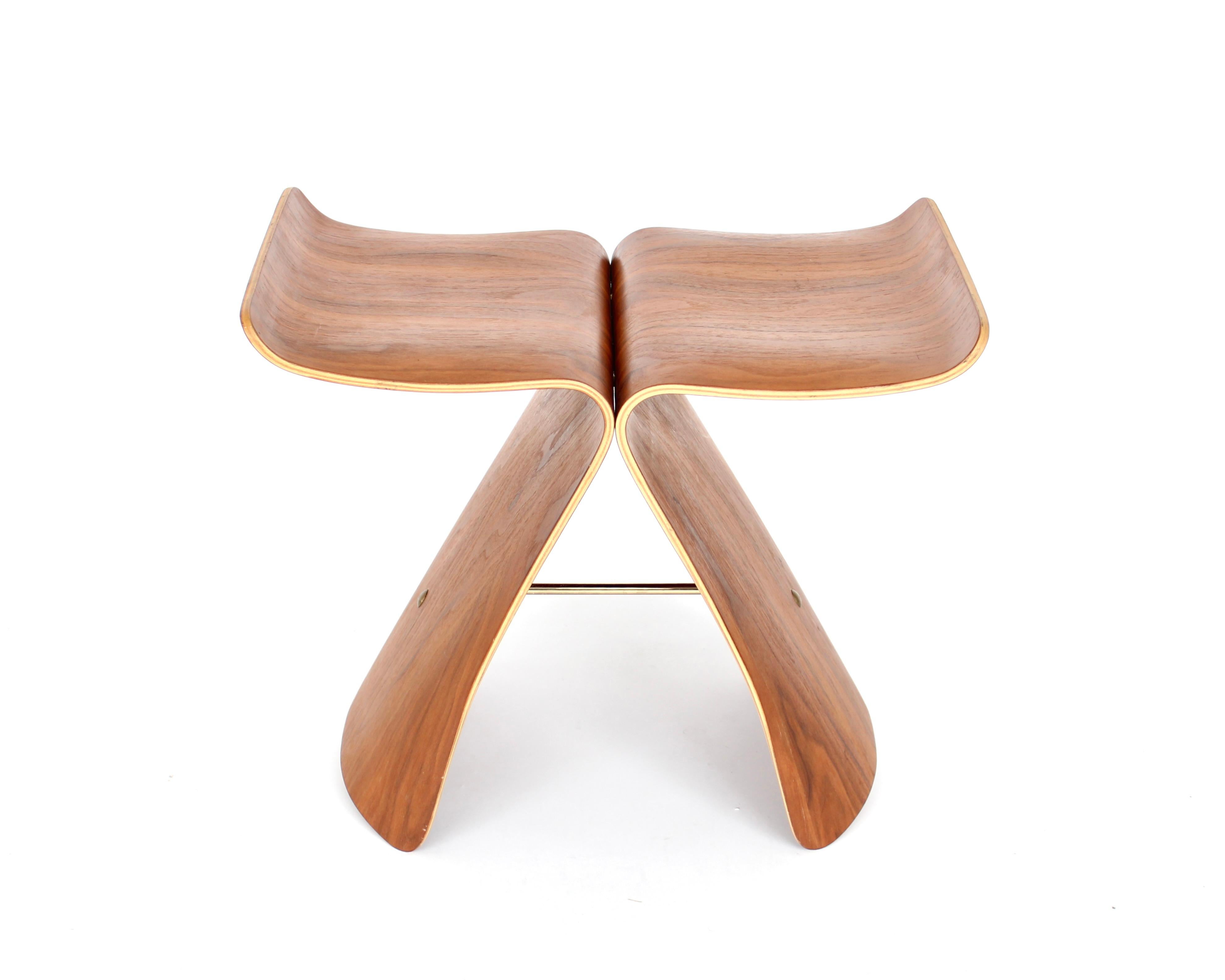 Mid-Century moderno Sgabello a farfalla di Sori Yanagi in palissandro biondo modellato per Tendo Mokko in vendita