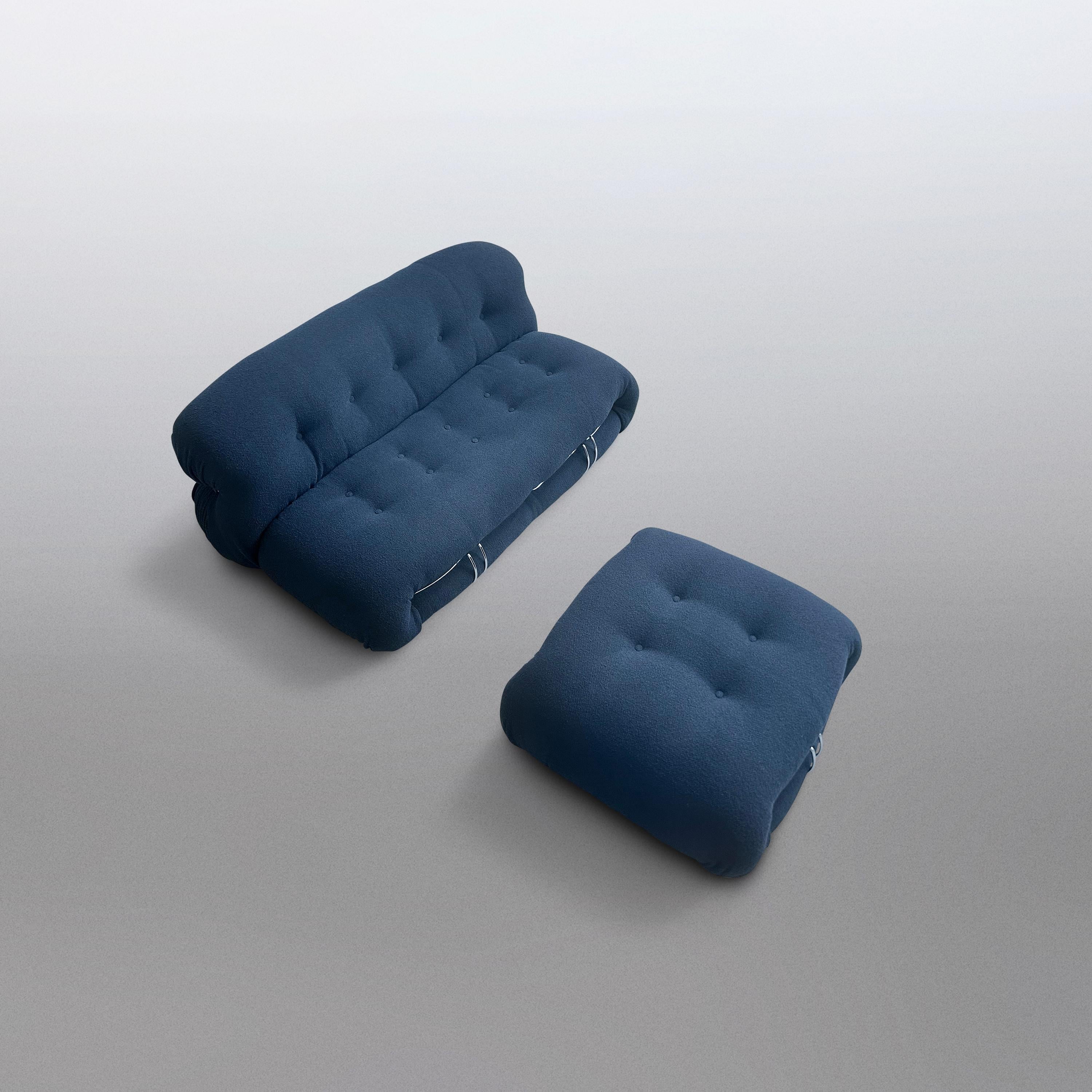 Soriana 2 seater sofa and ottoman by Tobia & Afra Scarpa for Cassina In Good Condition For Sale In Sas van Gent, NL