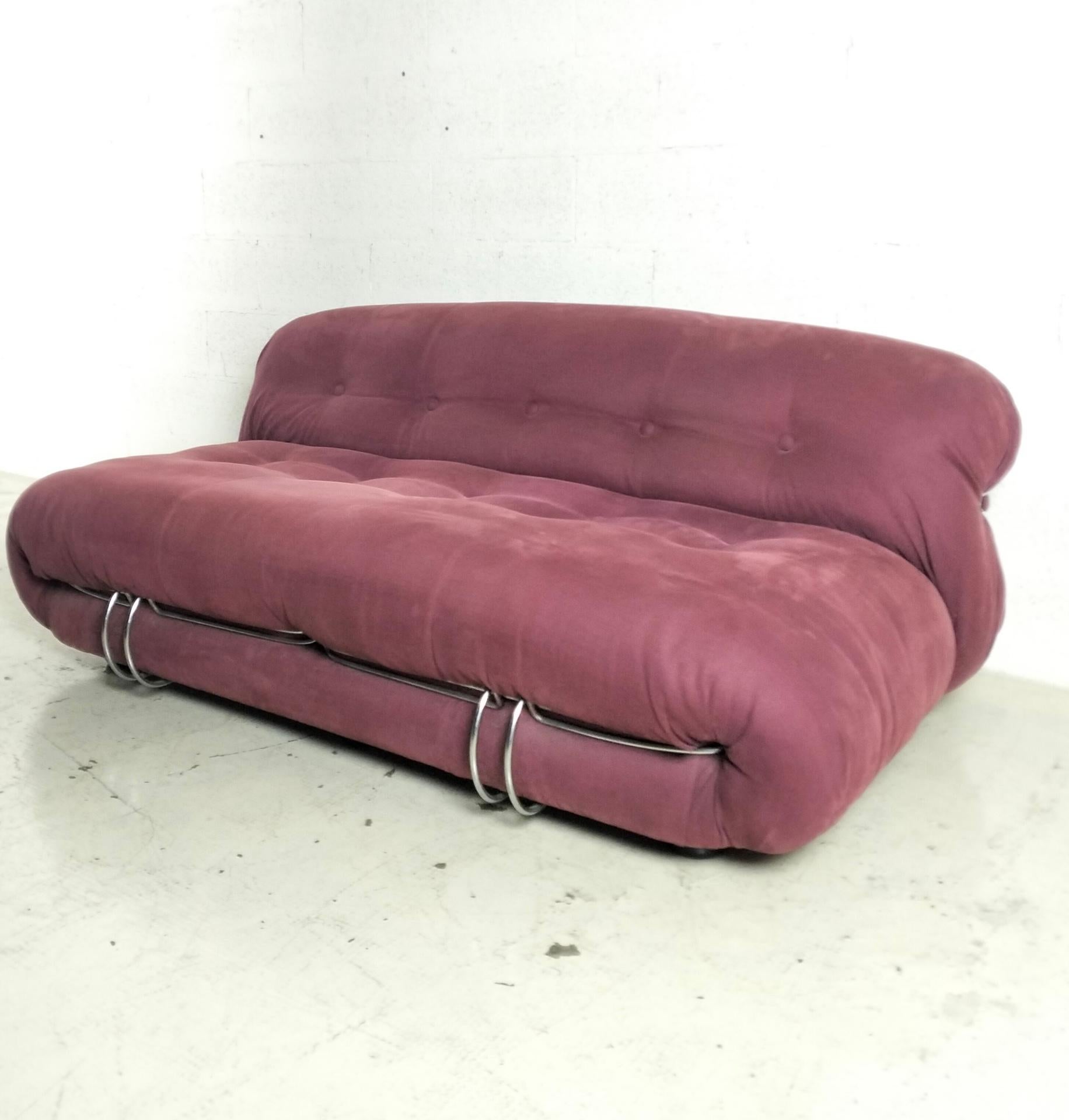 Soriana est un siège emblématique conçu en 1969 par Afra et Tobia Scarpa et récompensé à l'époque par un Compasso d'Oro. Cassina a le plaisir de proposer à partir de ses archives une version attentive à l'impact environnemental utilisant des
