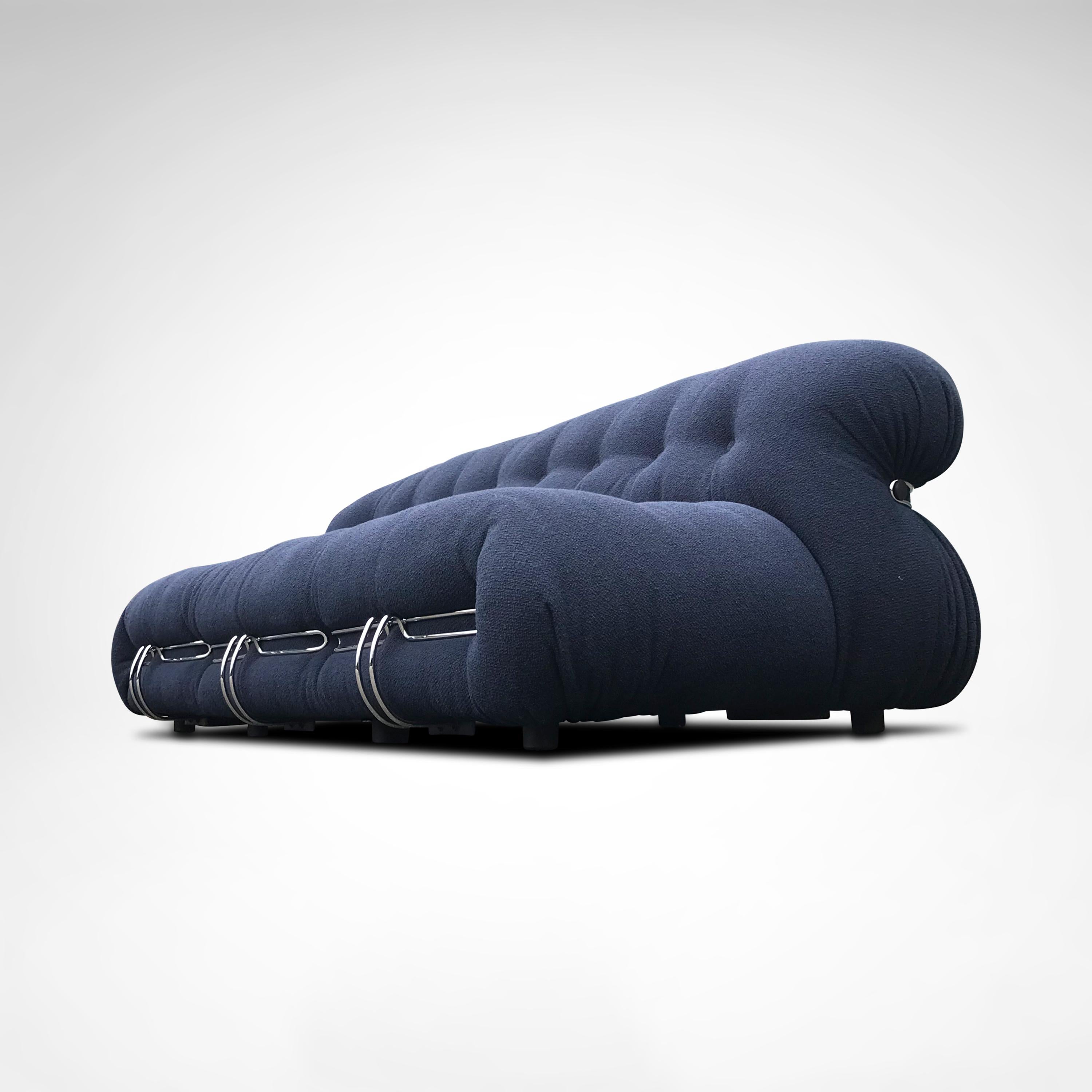 Das Soriana Sofa wurde erstmals 1969 von Afra und Tobia Scarpa entworfen.

Im Jahr 1970 wurde die Soriana mit dem Compasso d'Oro ausgezeichnet, was ihren Ruf als Stilikone festigte. Soriana zeichnet sich durch seine voluminösen Kurven aus und ist
