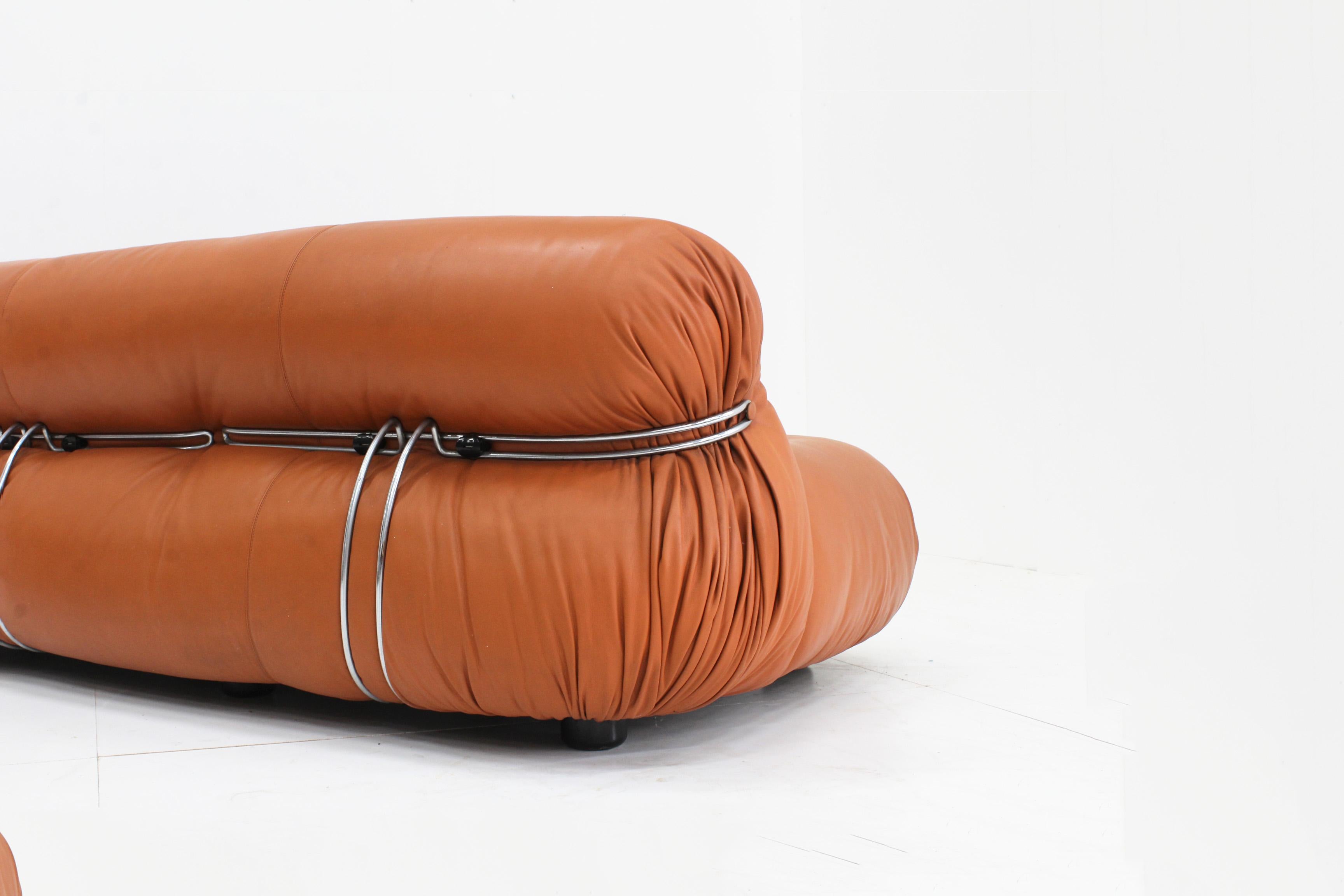 Soriana 4-Sitzer-Sofa von Afra & Tobia Scarpa für Cassina aus cognacfarbenem Leder (Moderne der Mitte des Jahrhunderts) im Angebot