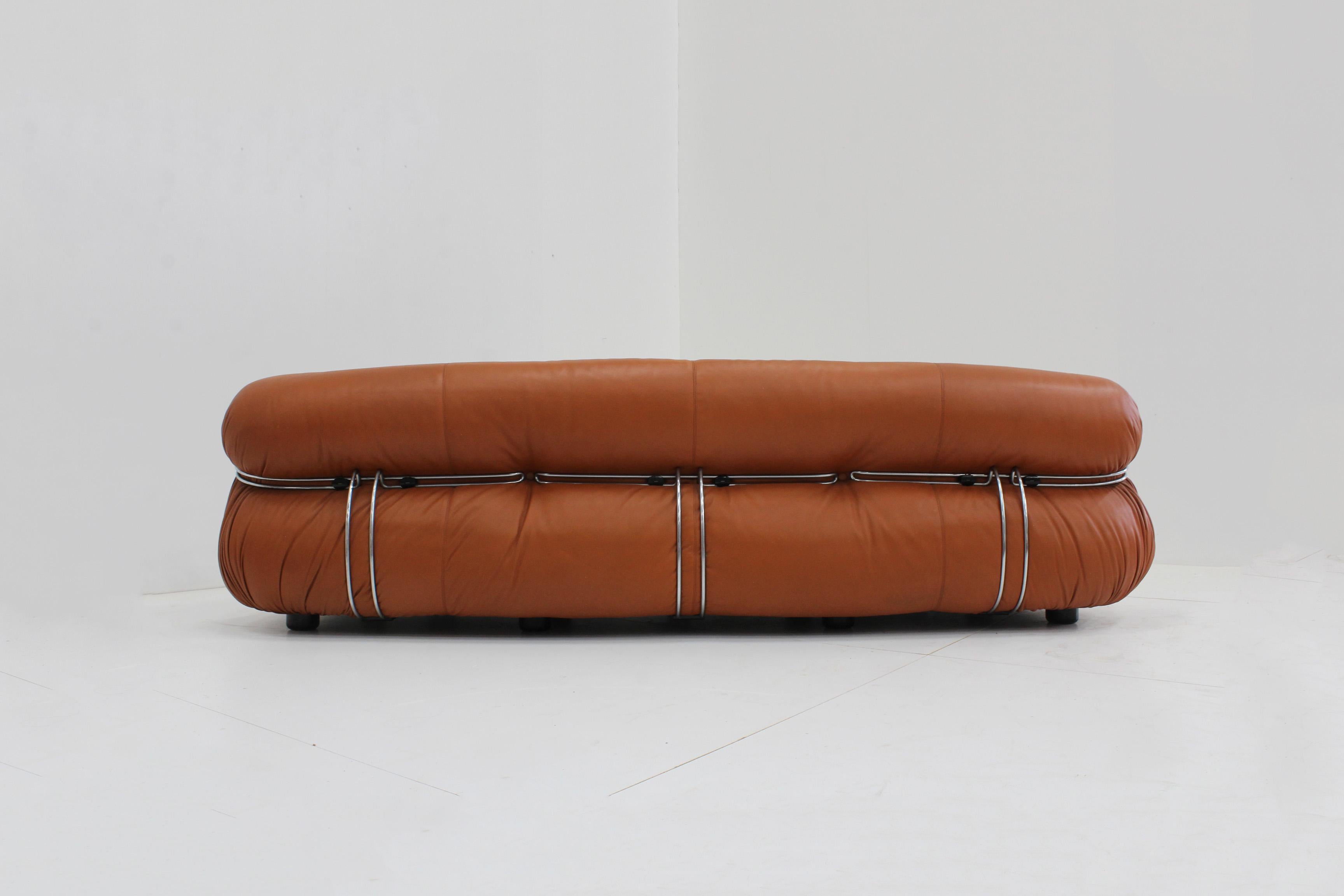 Late 20th Century Soriana 4 seater sofa by Afra & Tobia Scarpa for Cassina in cognac leather For Sale