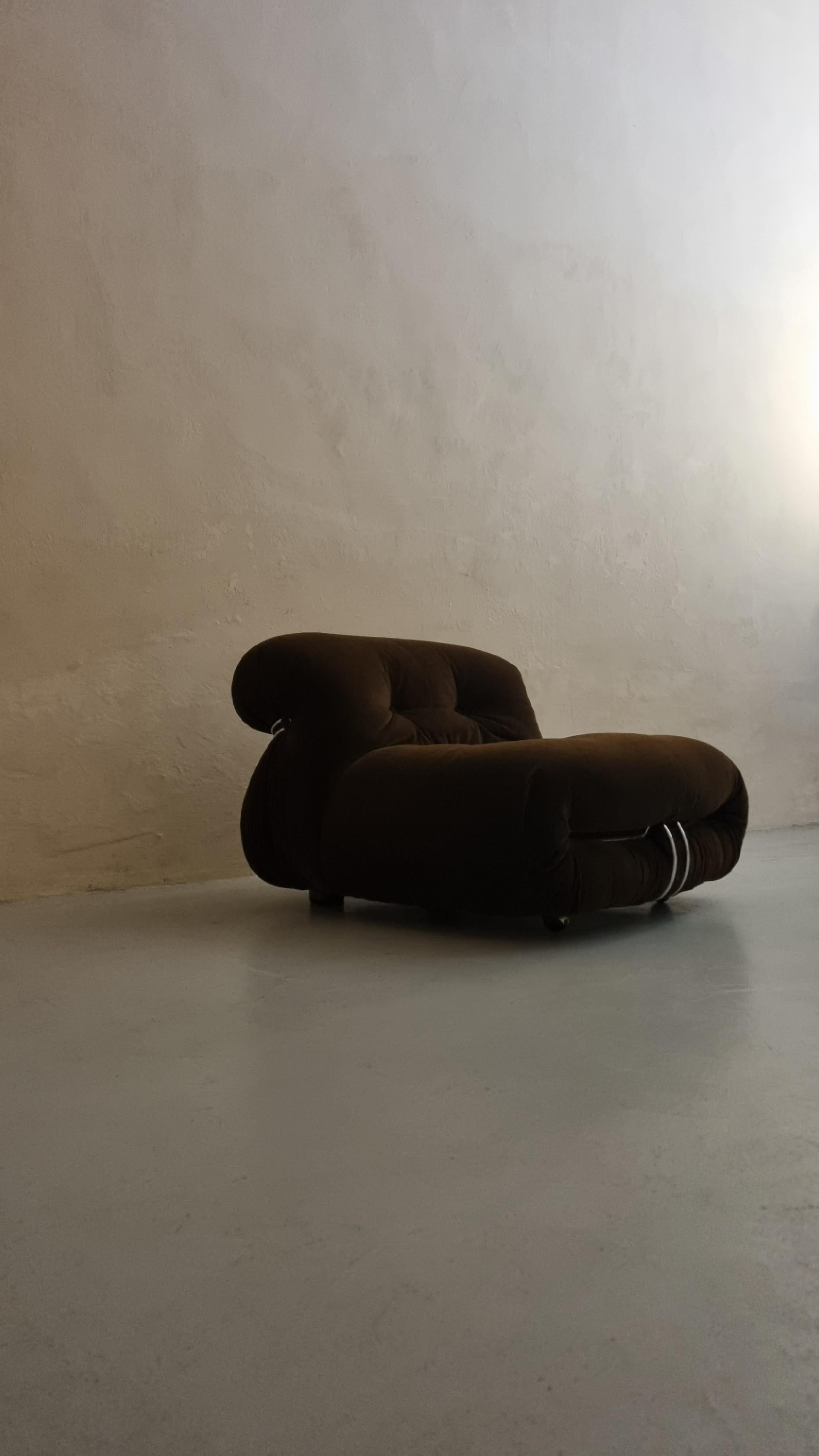 Italiano La poltrona Soriana è stata progettata da  Afra & Tobia Scarpa per Cassina 1969 in vendita