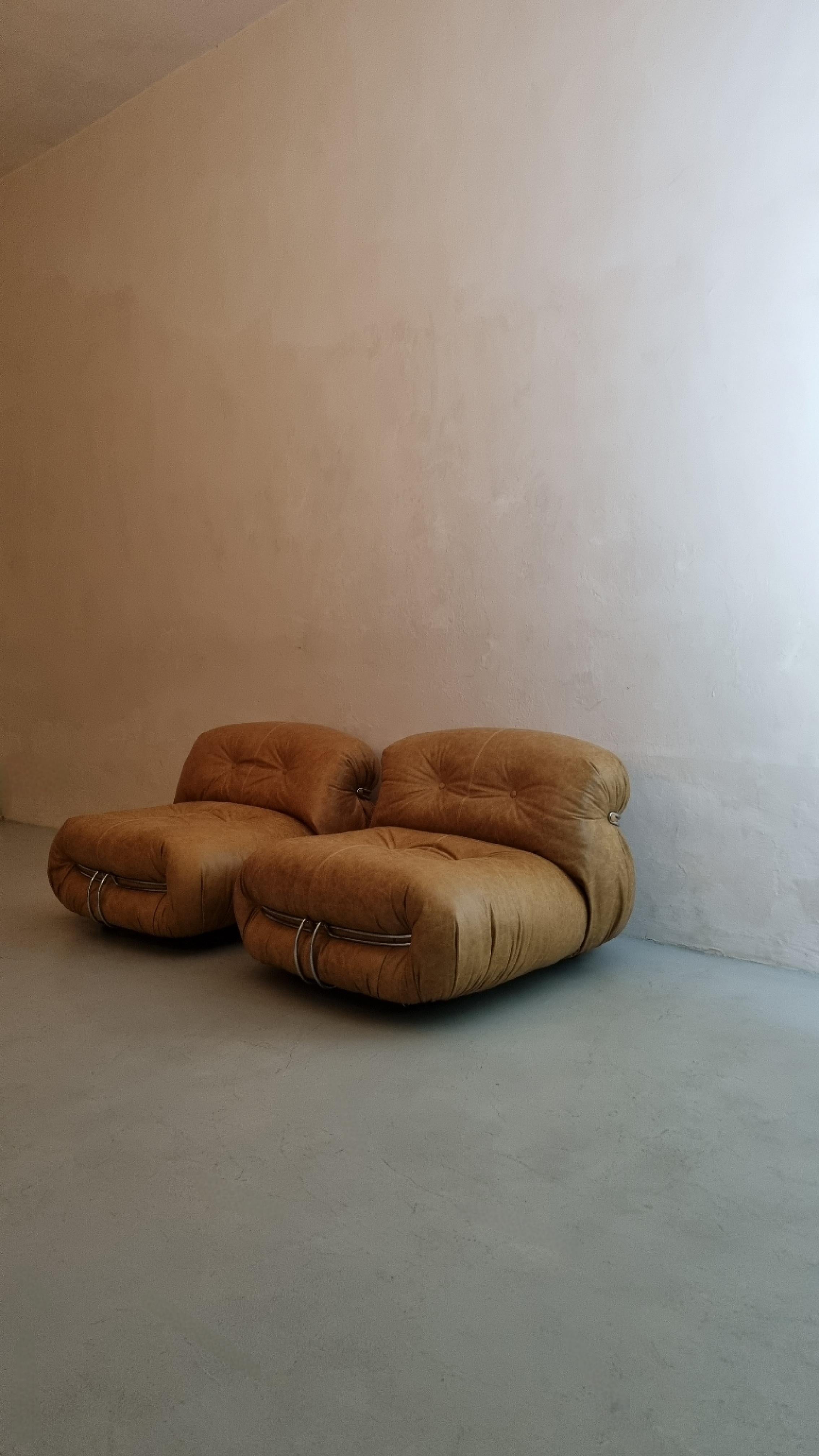 Soriana  fauteuils  conçu par Afra et Tobia Scarpa pour Cassina 1969,  
Rembourrage en cuir neuf.
Polyuréthane, cuir, acier.
Excellent état.
Véritable icône de style, Soriana, caractérisée par ses courbes abondantes, a été conçue en 1969 par Afra et