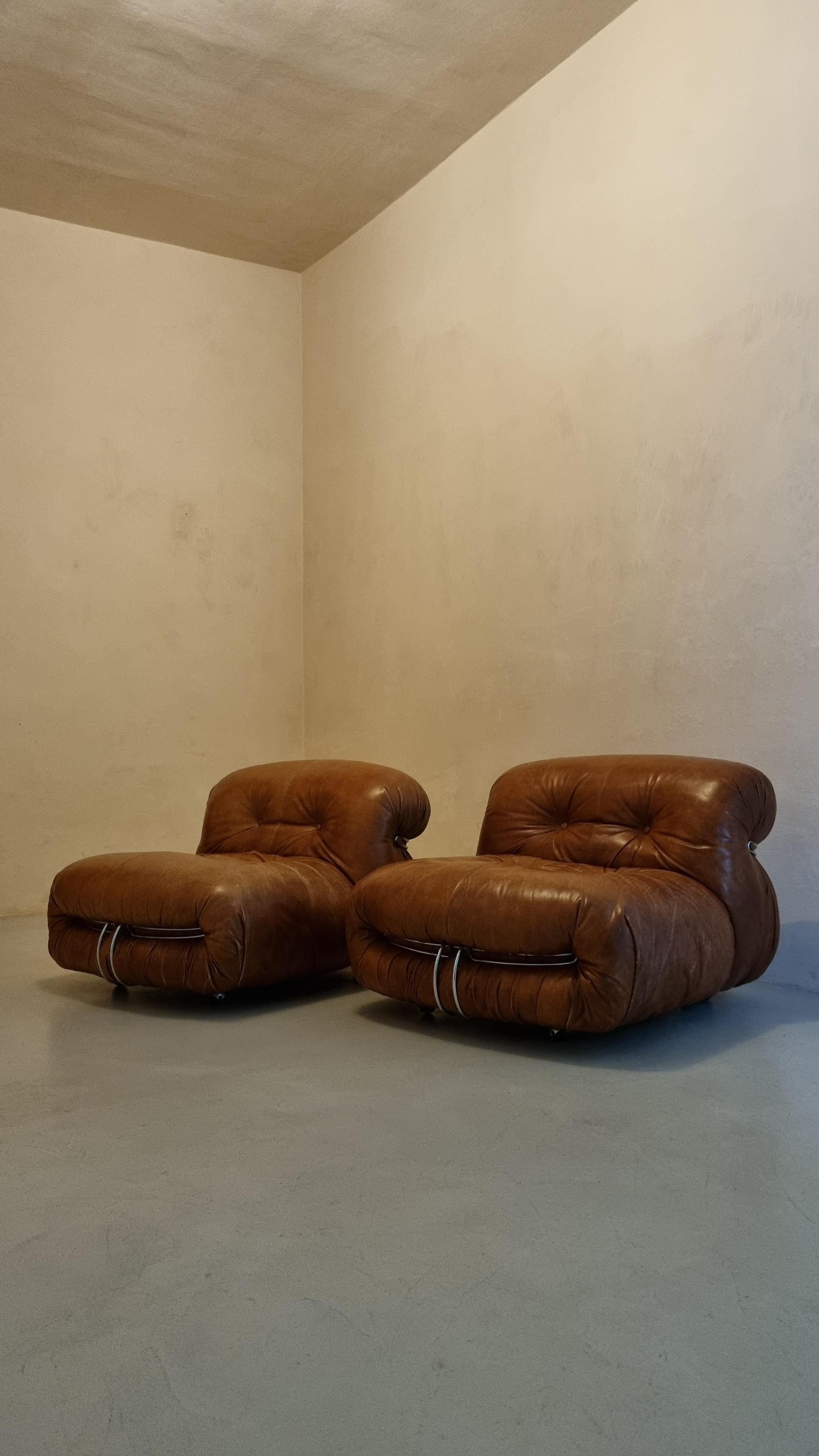 Set of 2 armchairs mod. Soriana by Afra and Tobia Scarpa for Cassina 1969,  original leather.
A true icon of style, Soriana, characterized by its abundant curves, was designed in 1969 by Afra and Tobia Scarpa and received a Compasso d'Oro the