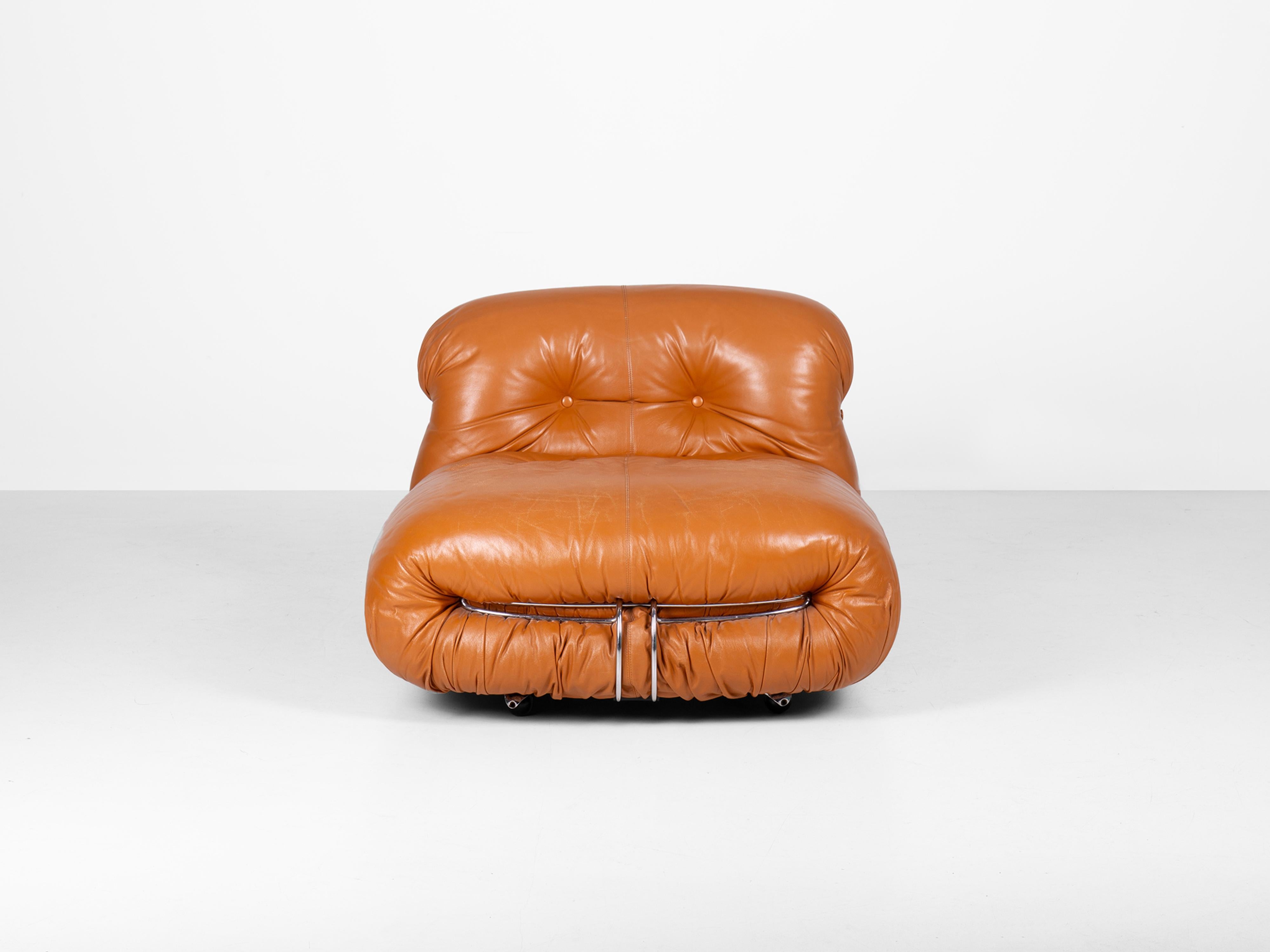 Mid-Century Modern Chaise longue et pouf Soriana d'Afra et Tobia Scarpa avec cuir d'origine en vente